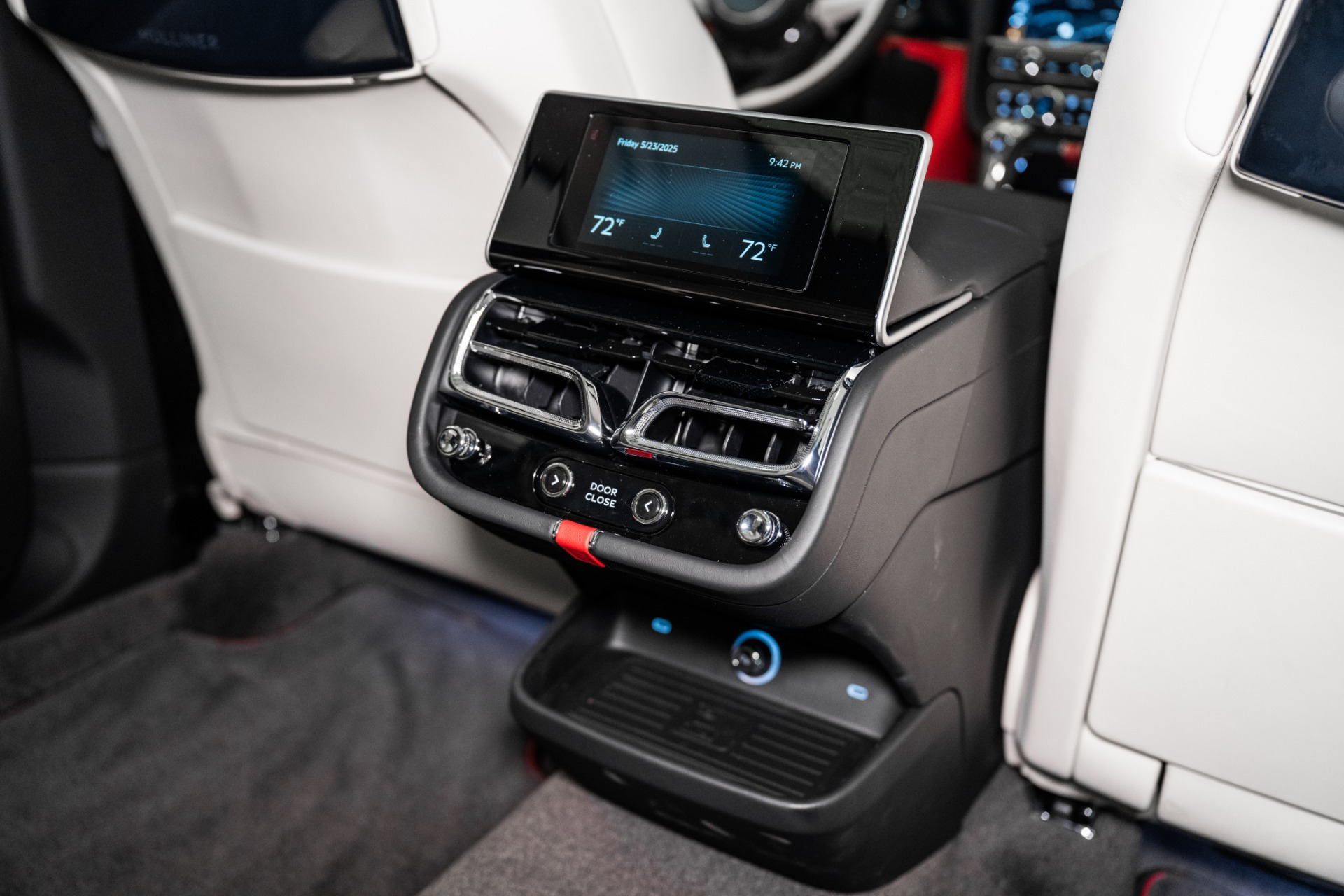 2025 Bentley Bentayga EWB Mulliner V8 photo 27