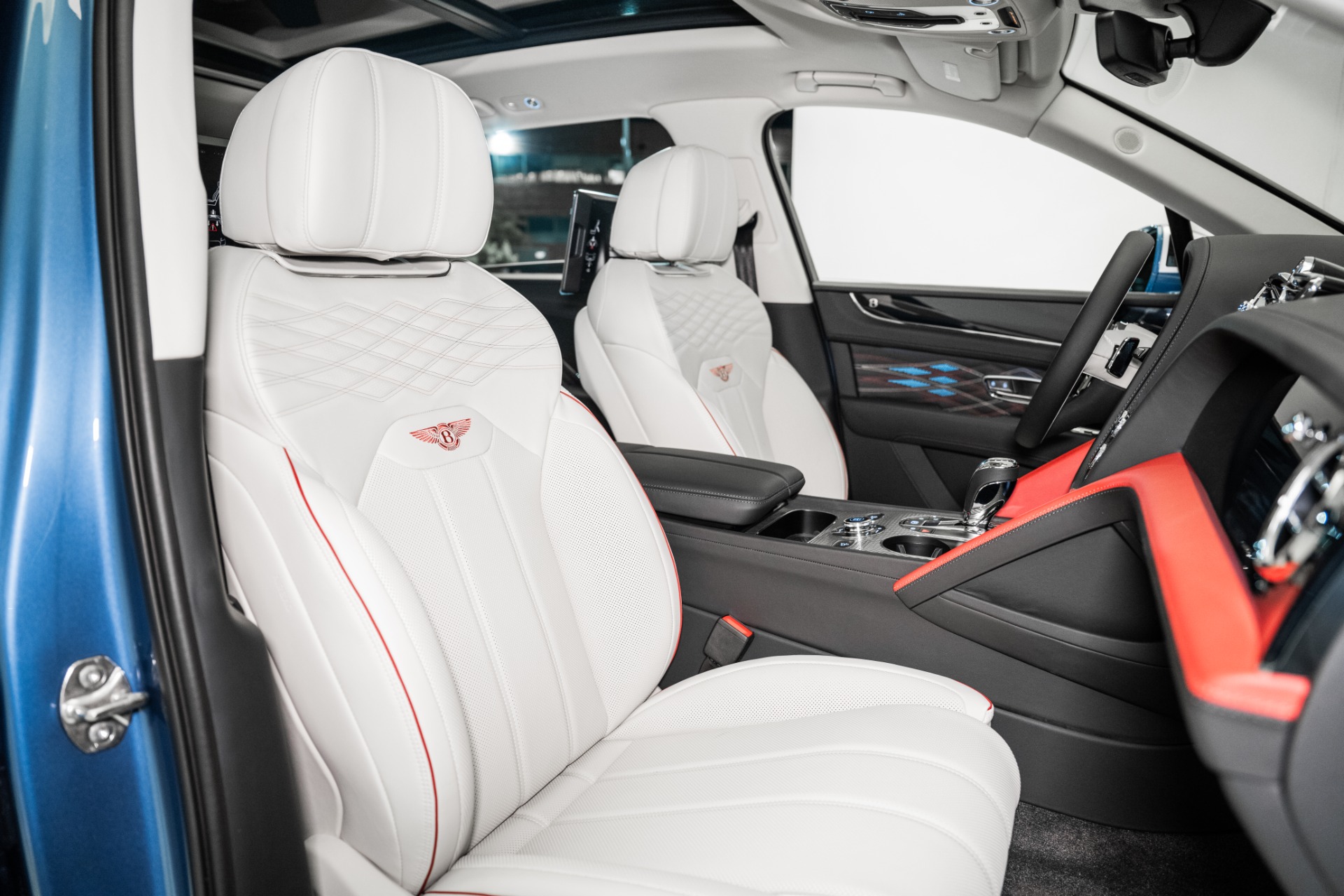 2025 Bentley Bentayga EWB Mulliner V8 photo 31