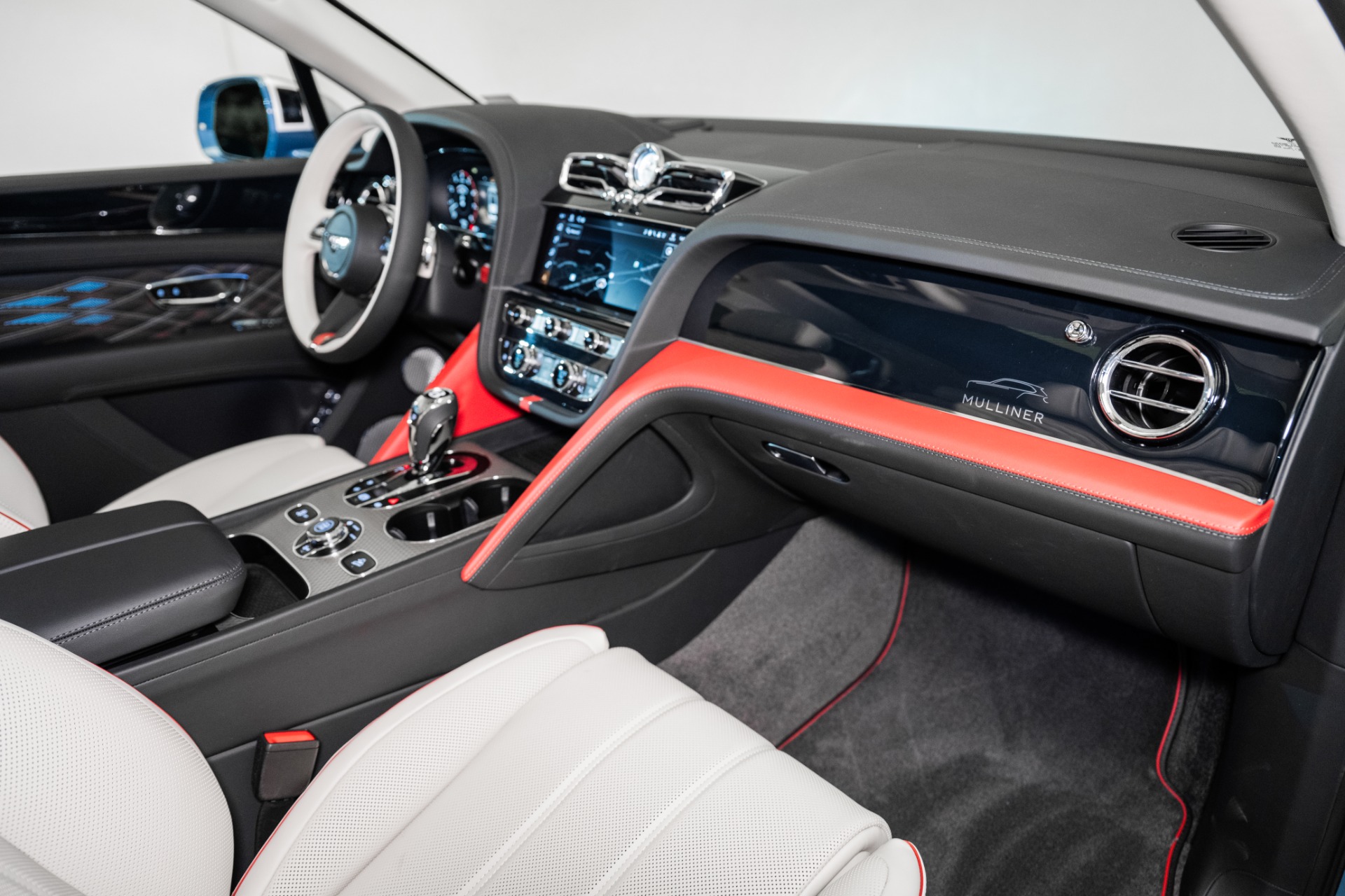 2025 Bentley Bentayga EWB Mulliner V8 photo 4