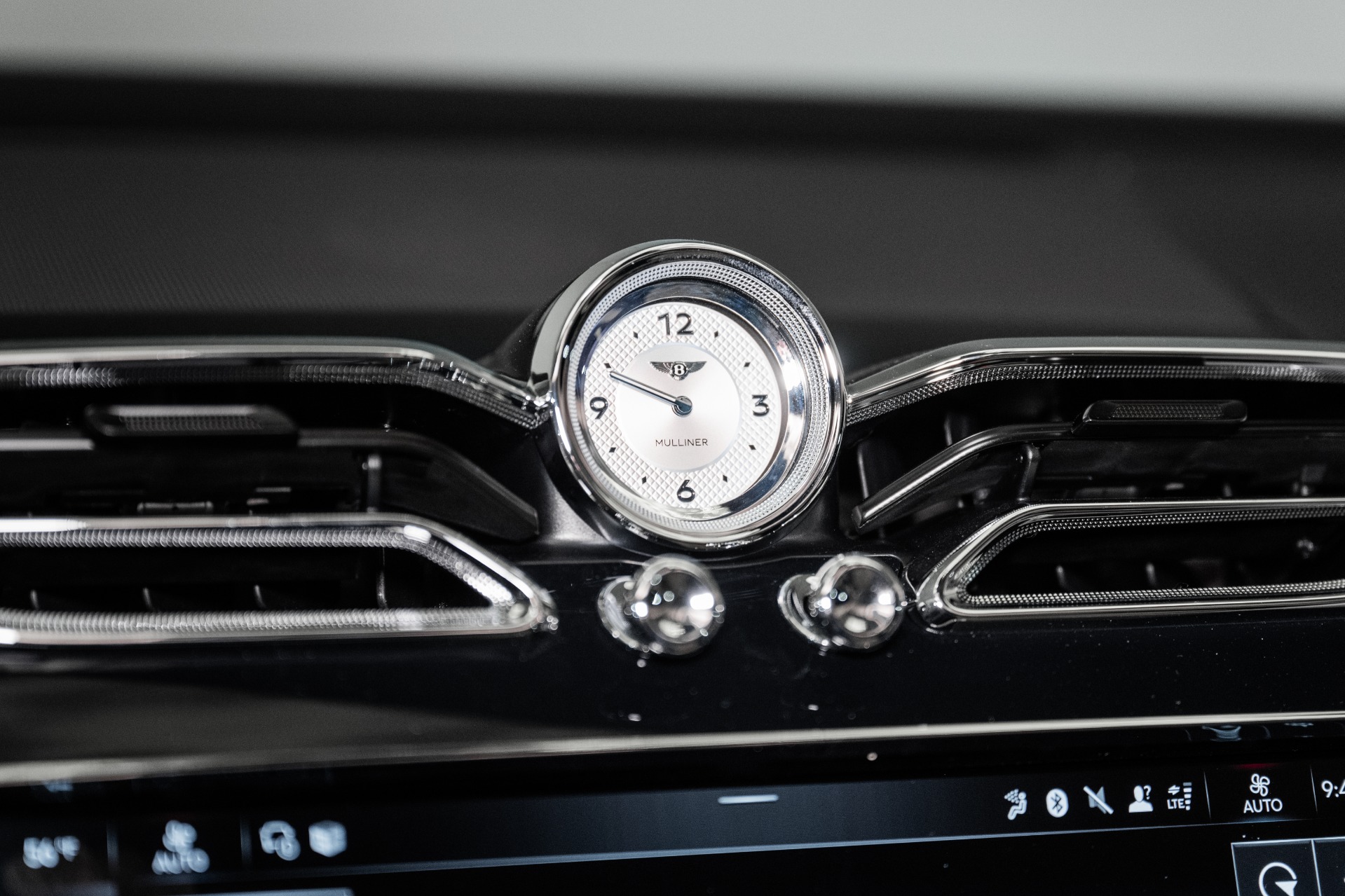 2025 Bentley Bentayga EWB Mulliner V8 photo 42