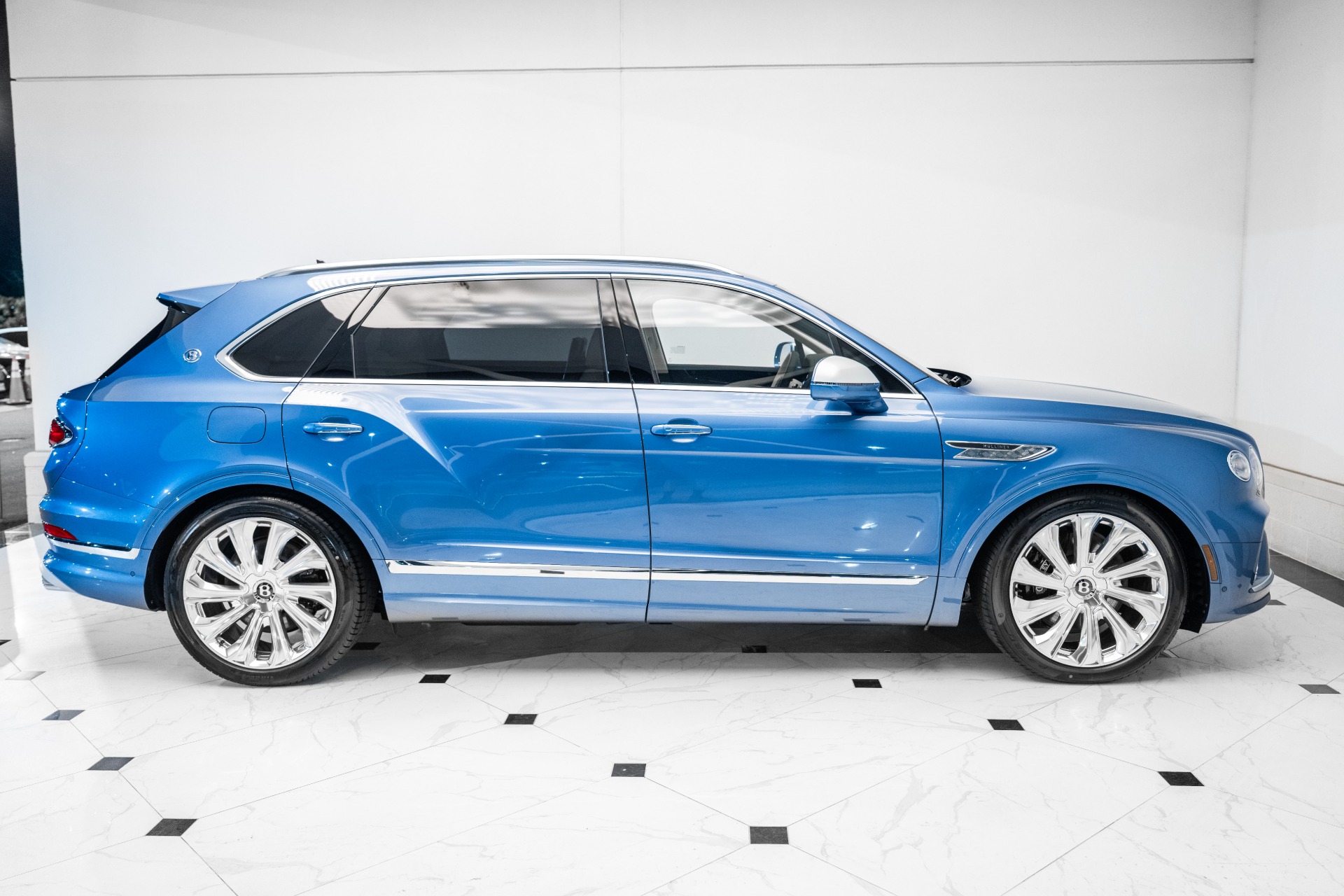 2025 Bentley Bentayga EWB Mulliner V8 photo 5