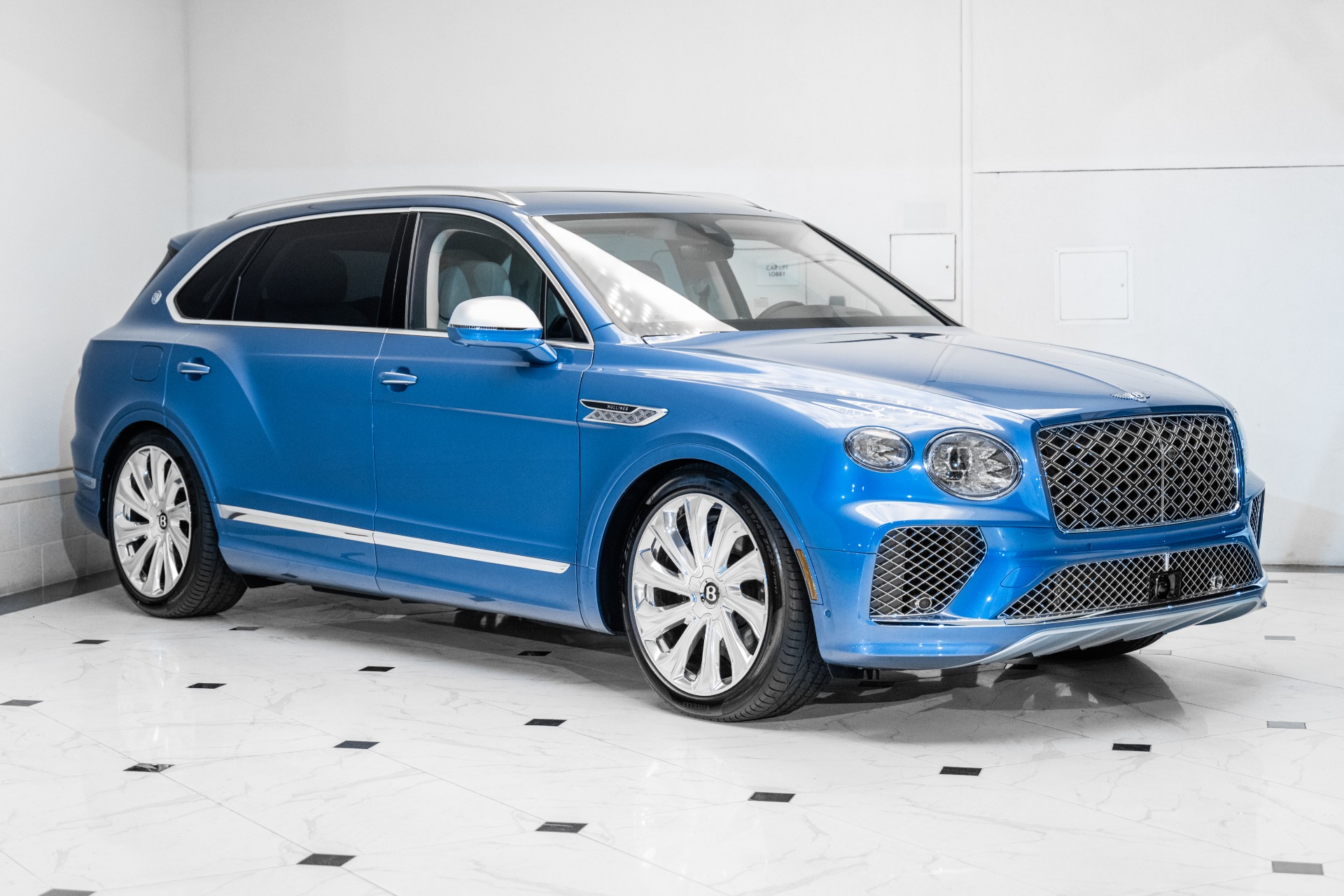 2025 Bentley Bentayga EWB Mulliner V8 photo 7