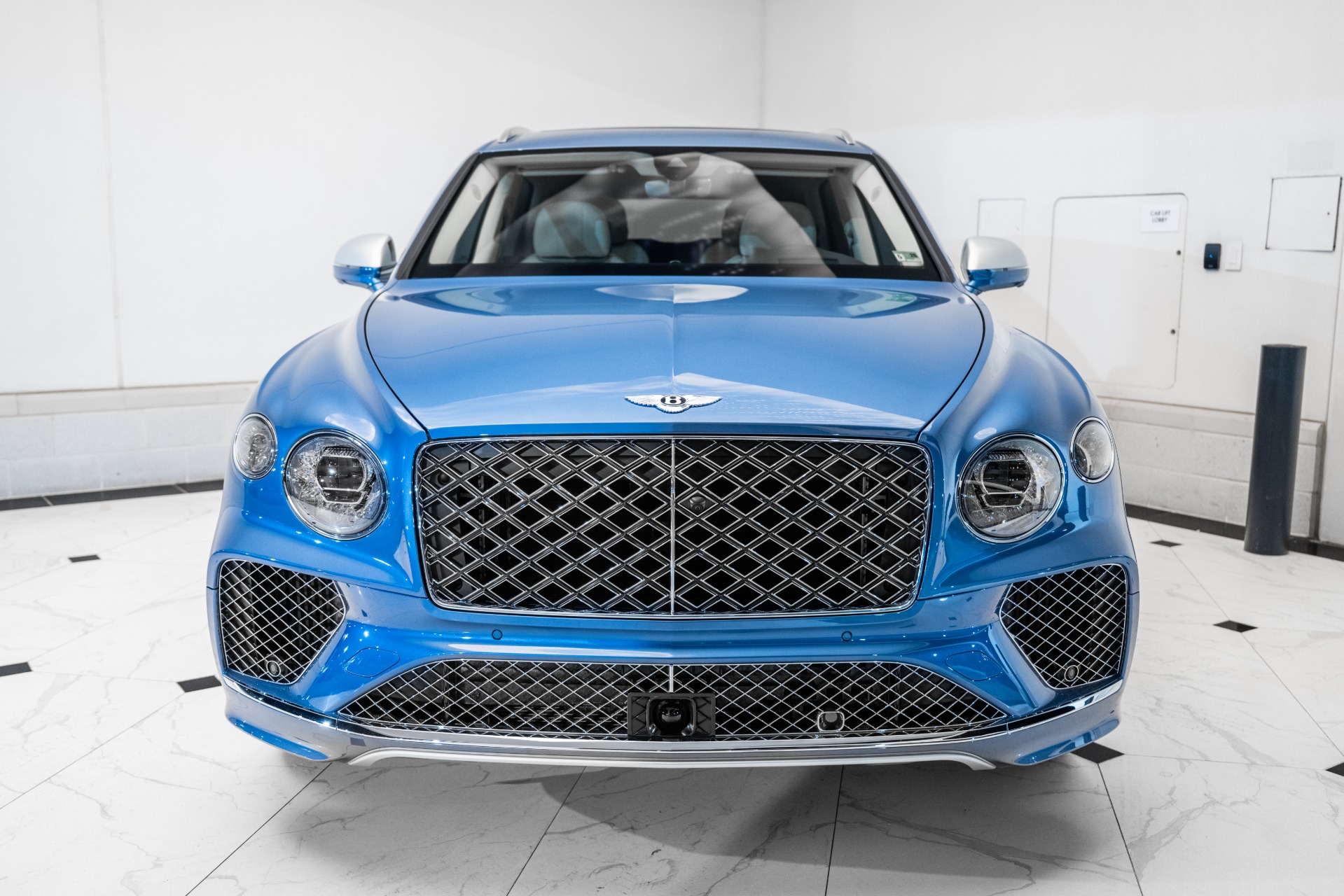 2025 Bentley Bentayga EWB Mulliner V8 photo 8