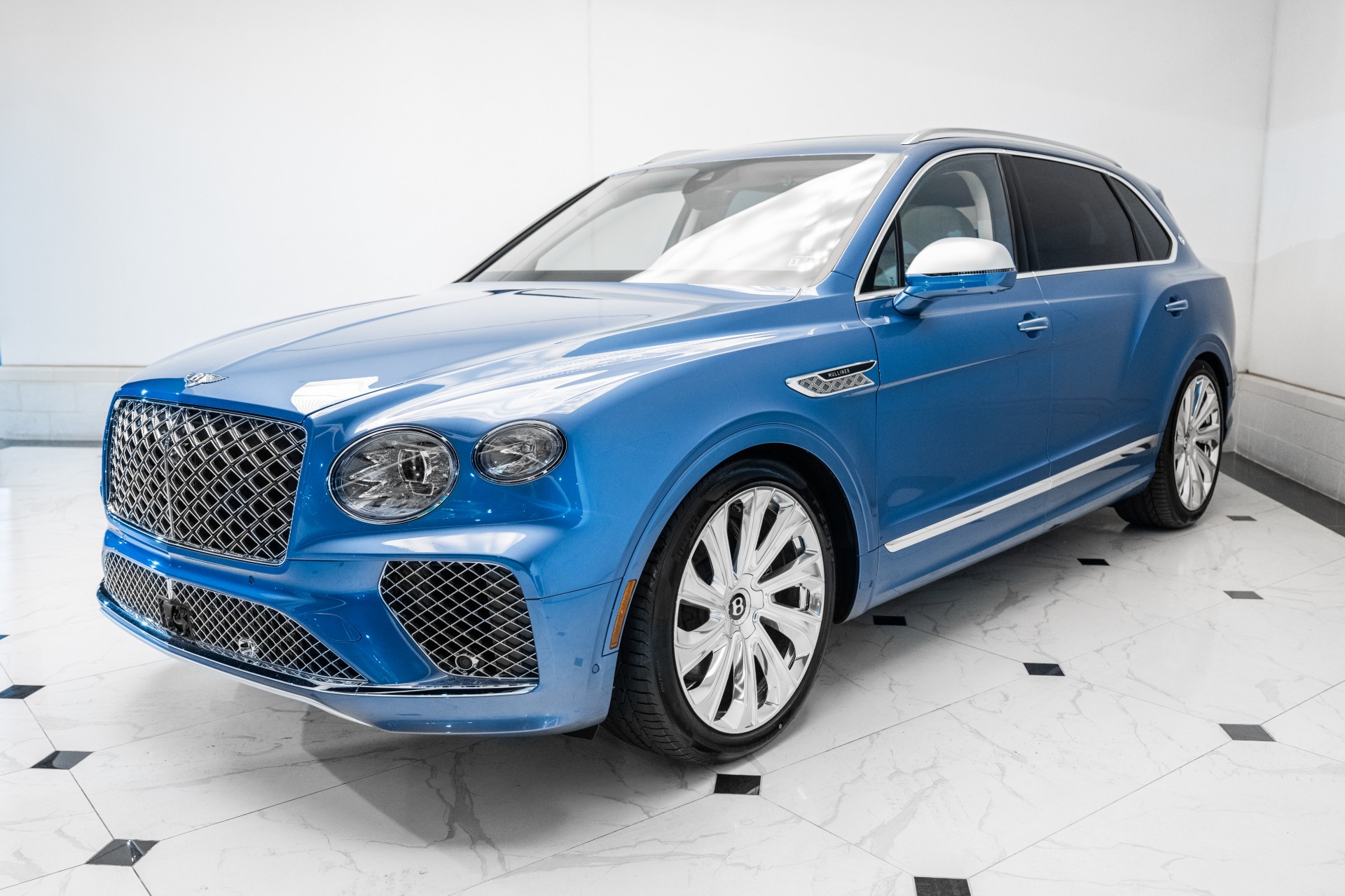 2025 Bentley Bentayga EWB Mulliner V8 photo 9