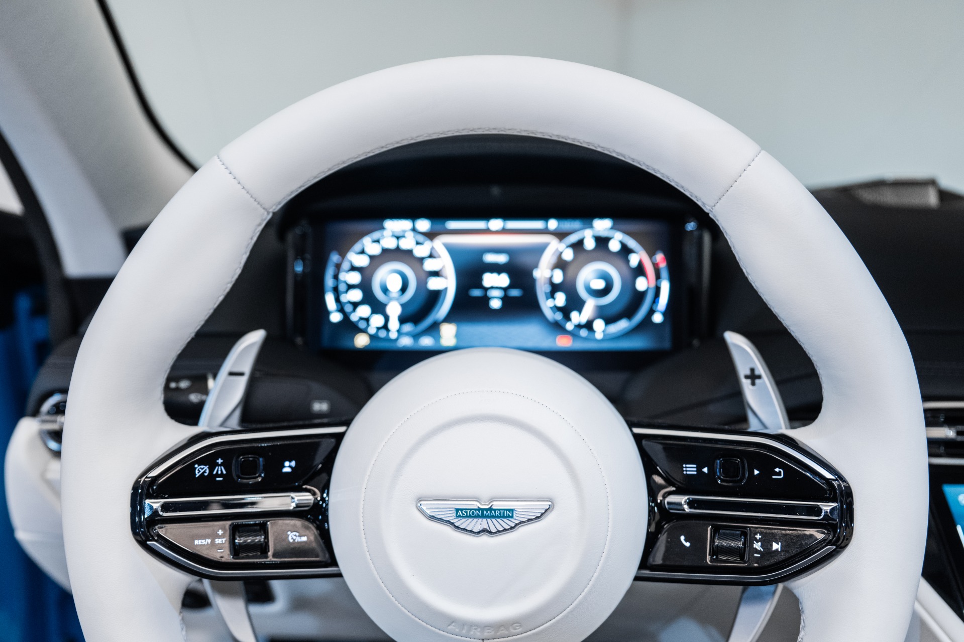 2025 Aston Martin DB12 AM5 photo 10