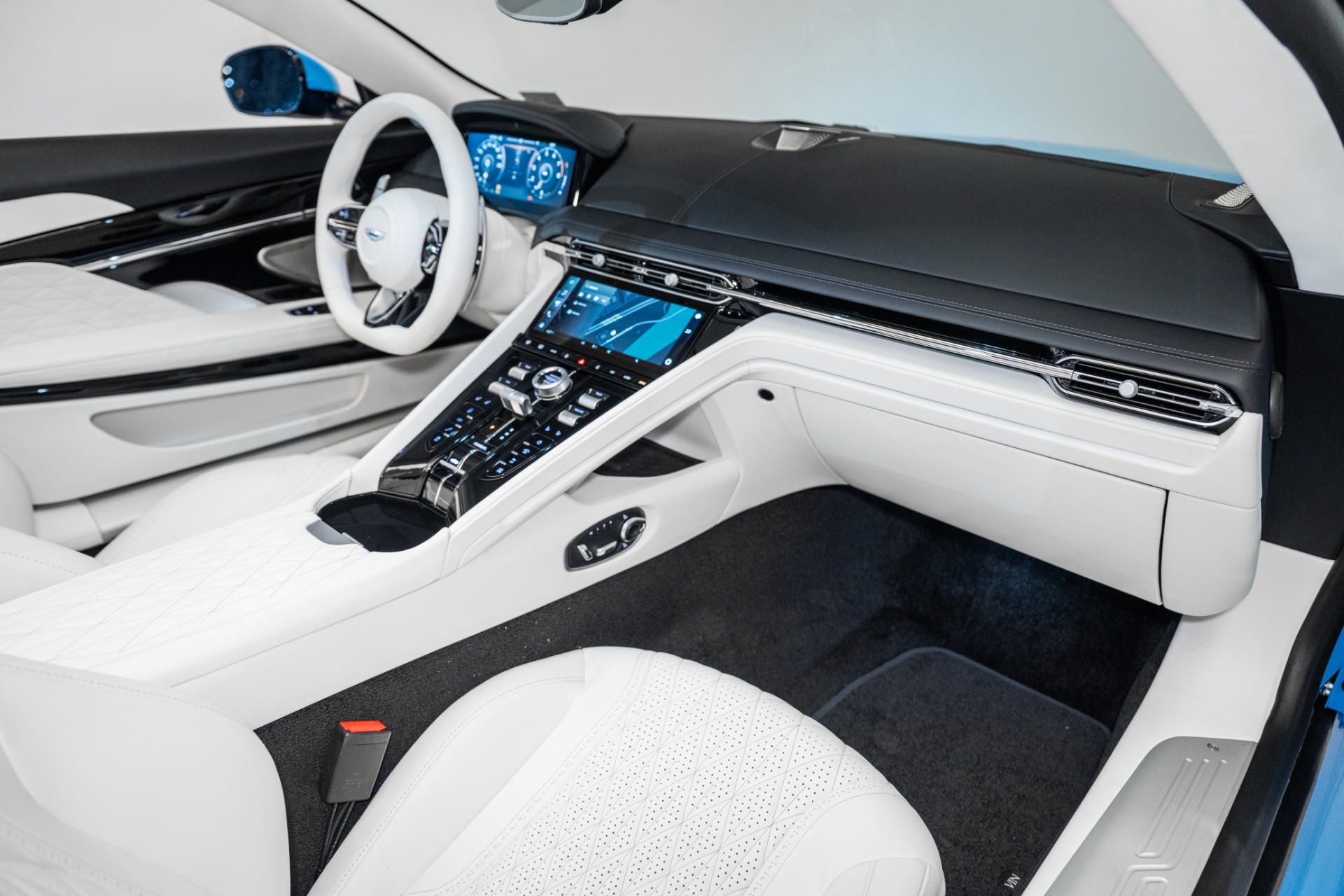 2025 Aston Martin DB12 AM5 photo 14