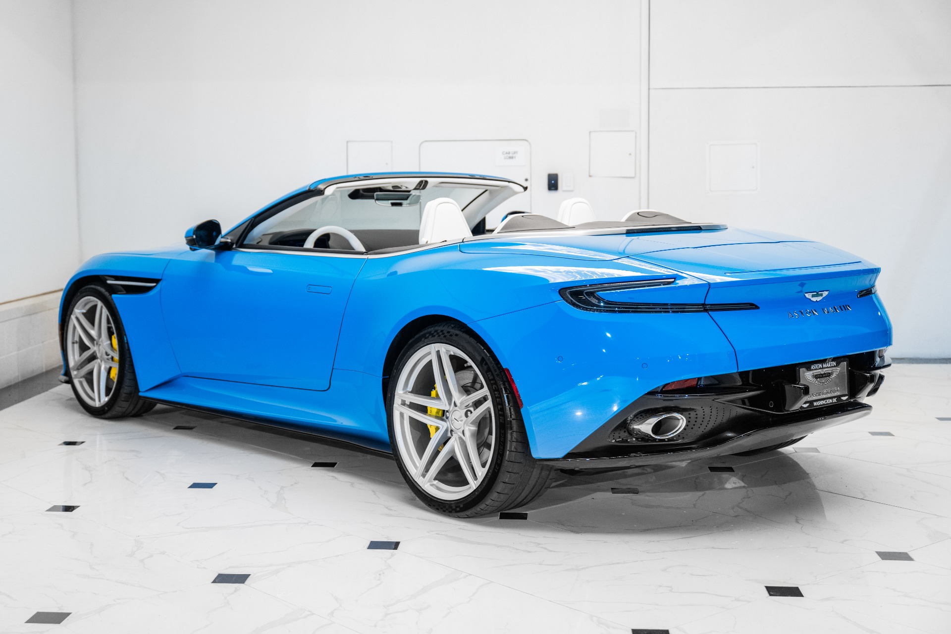 2025 Aston Martin DB12 AM5 photo 2