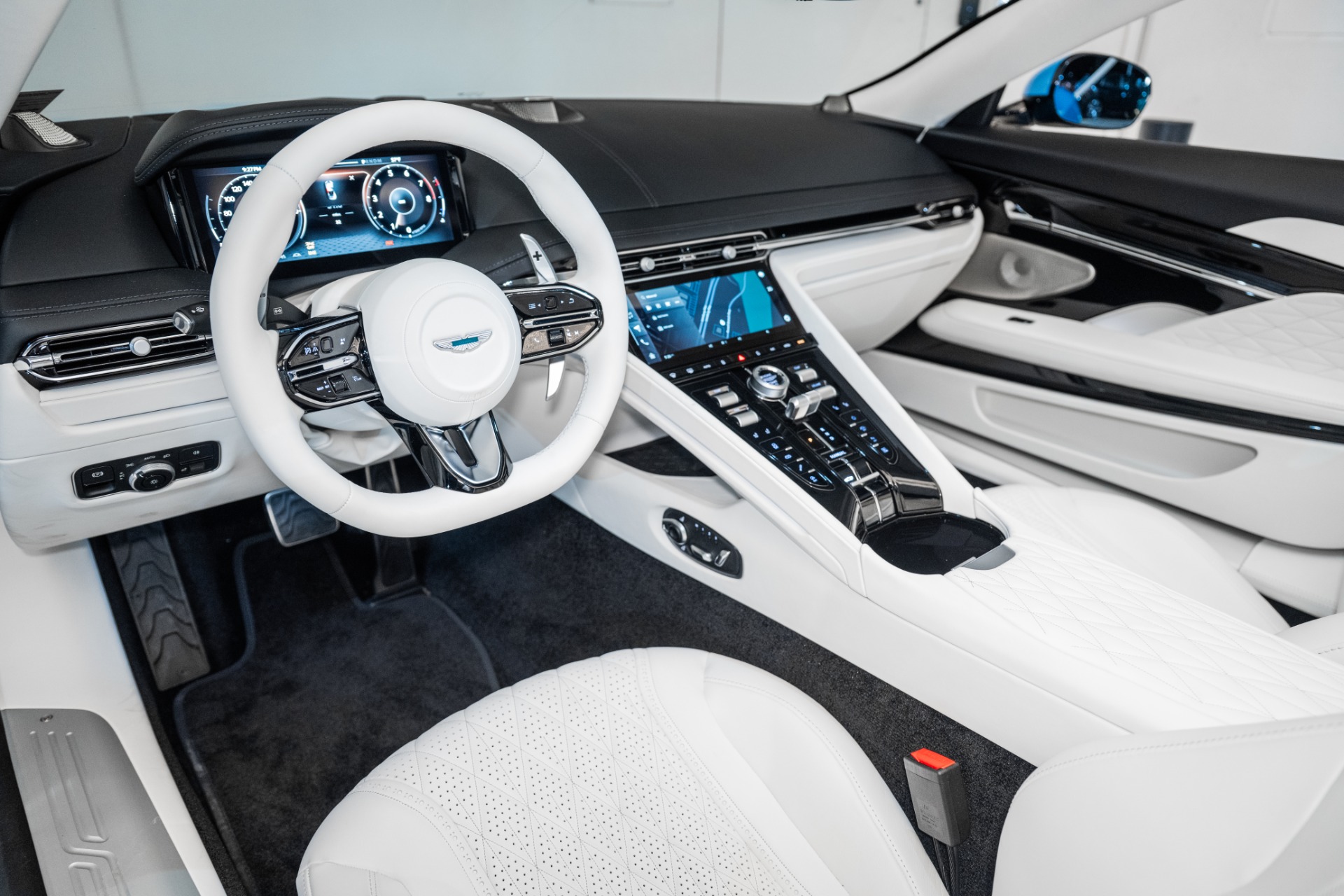 2025 Aston Martin DB12 AM5 photo 3