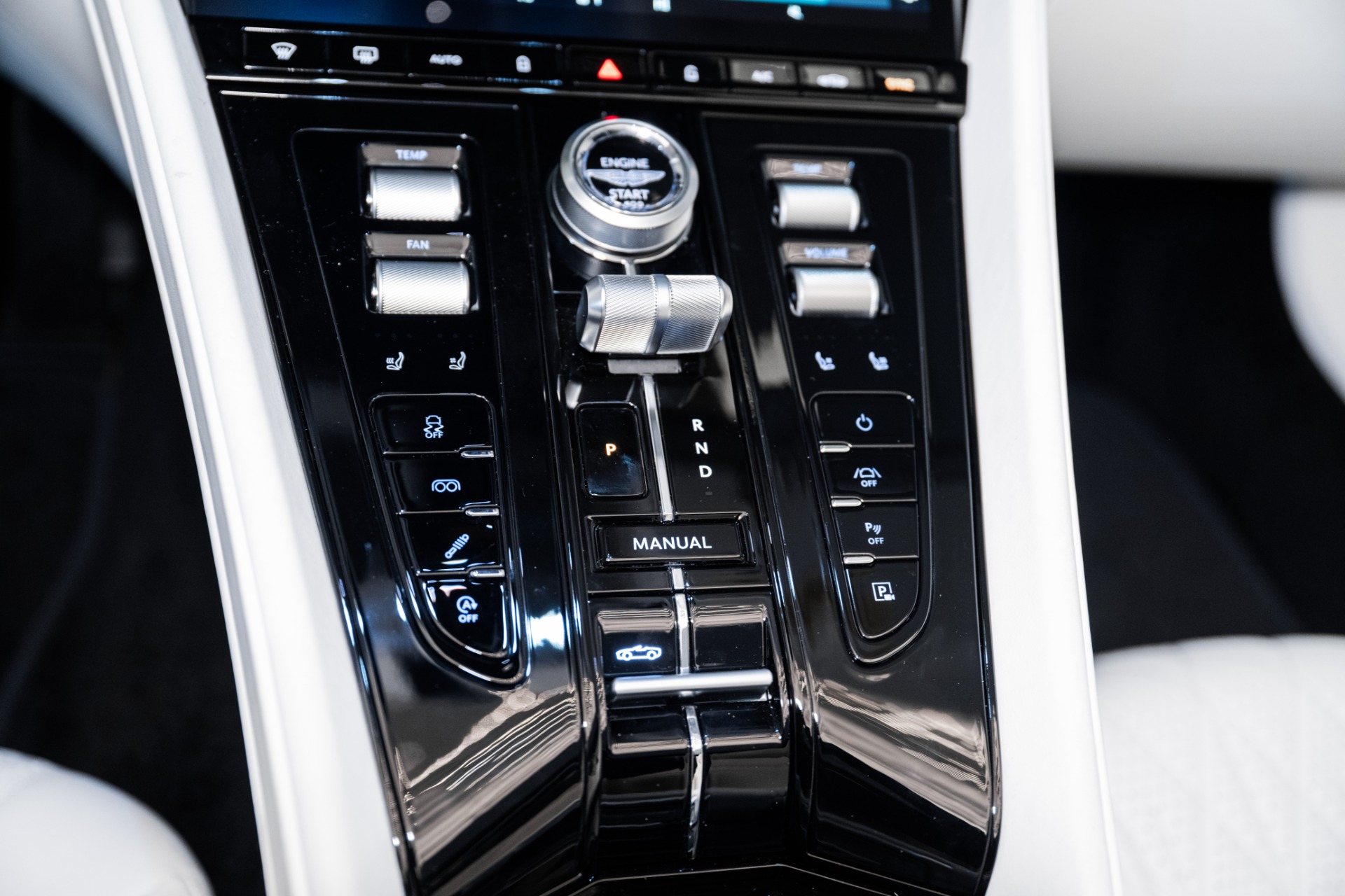 2025 Aston Martin DB12 AM5 photo 26