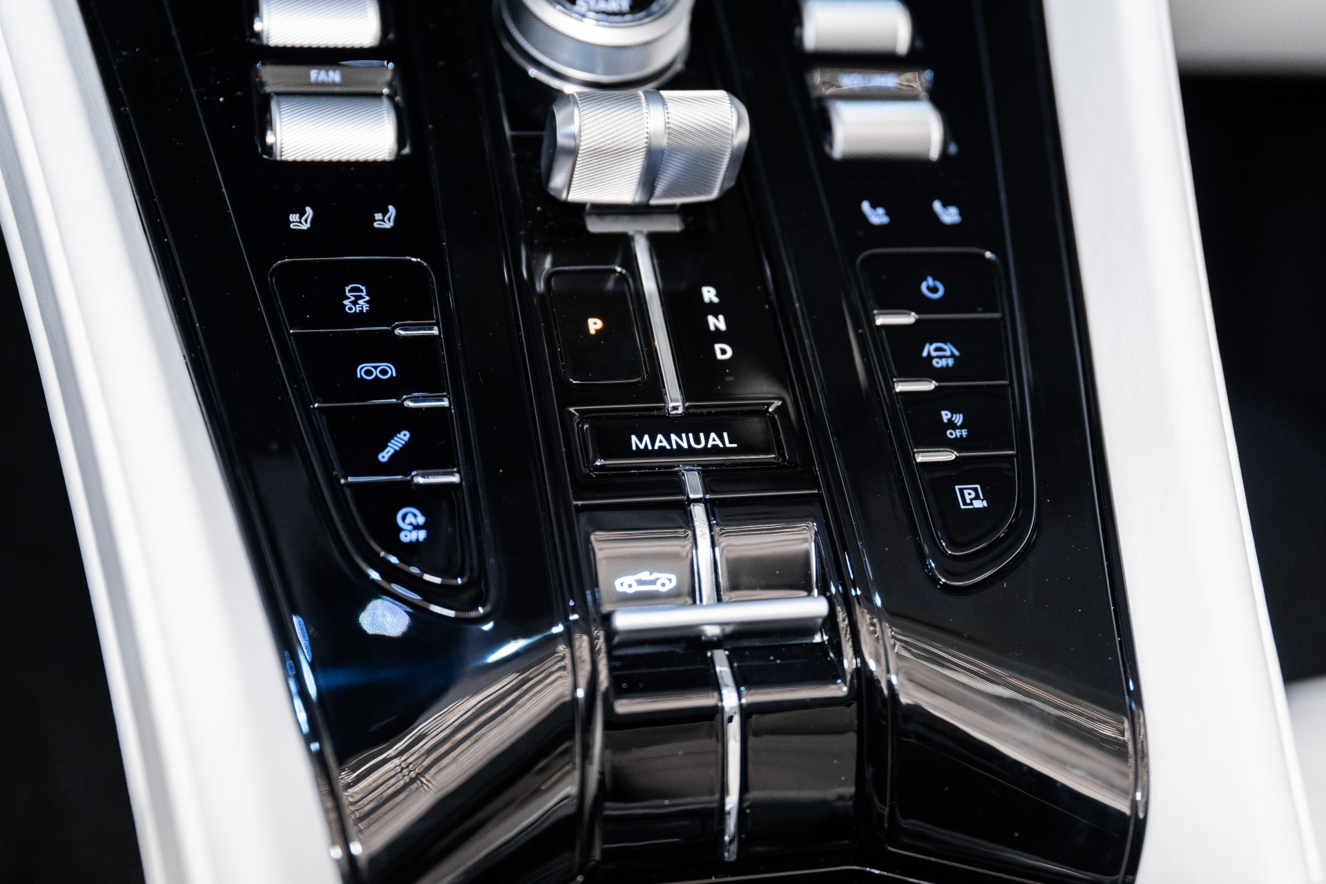 2025 Aston Martin DB12 AM5 photo 30