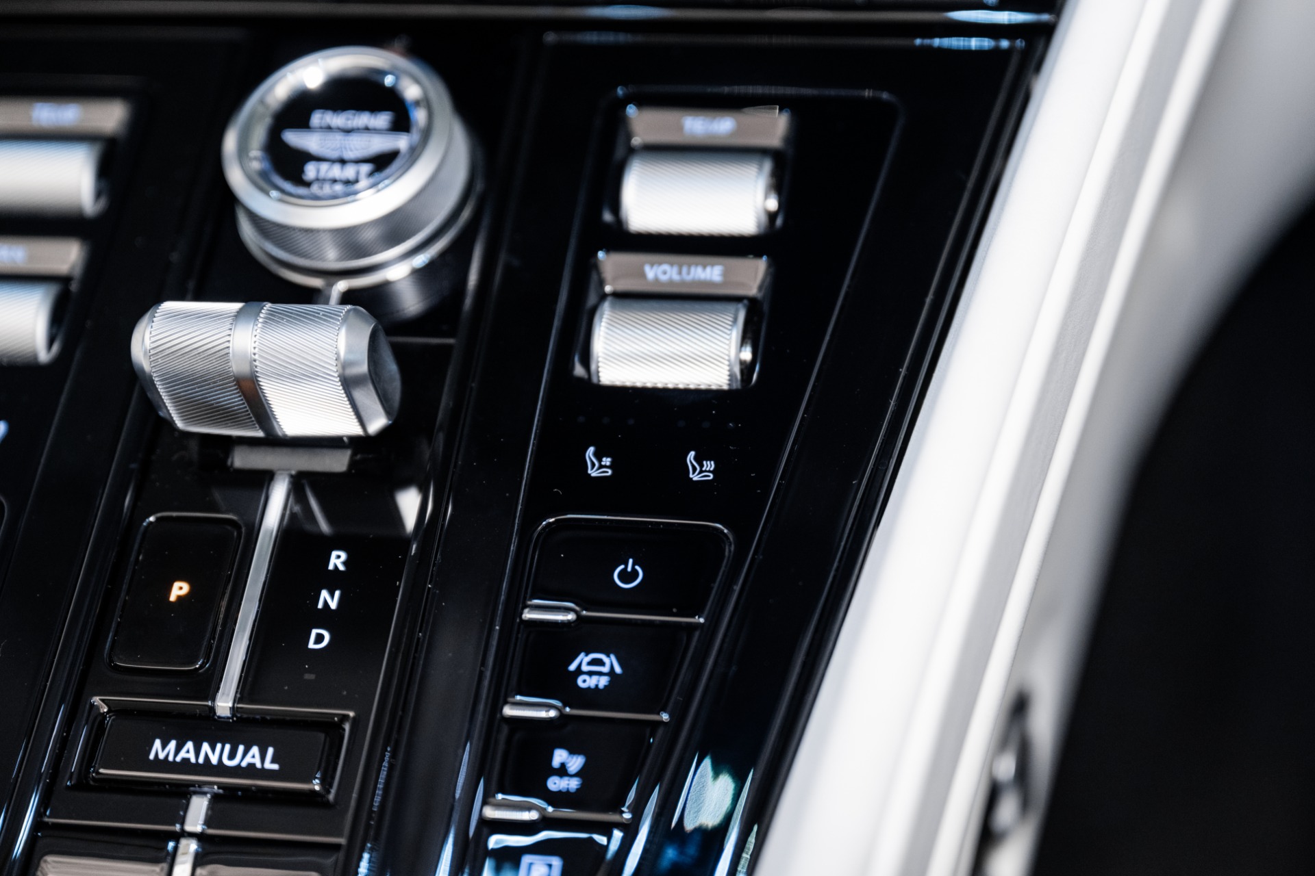 2025 Aston Martin DB12 AM5 photo 32