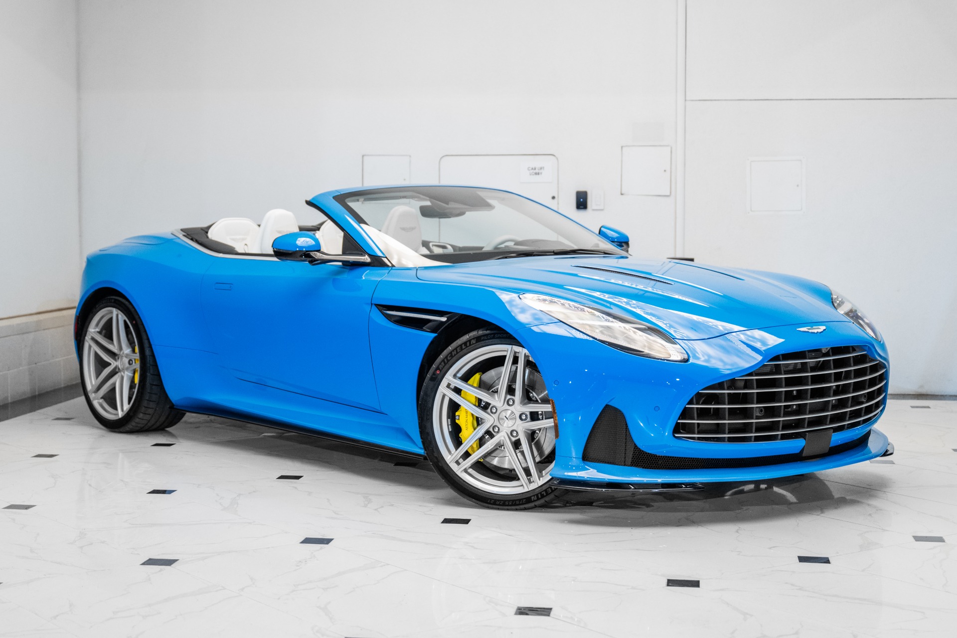 2025 Aston Martin DB12 AM5 photo 36