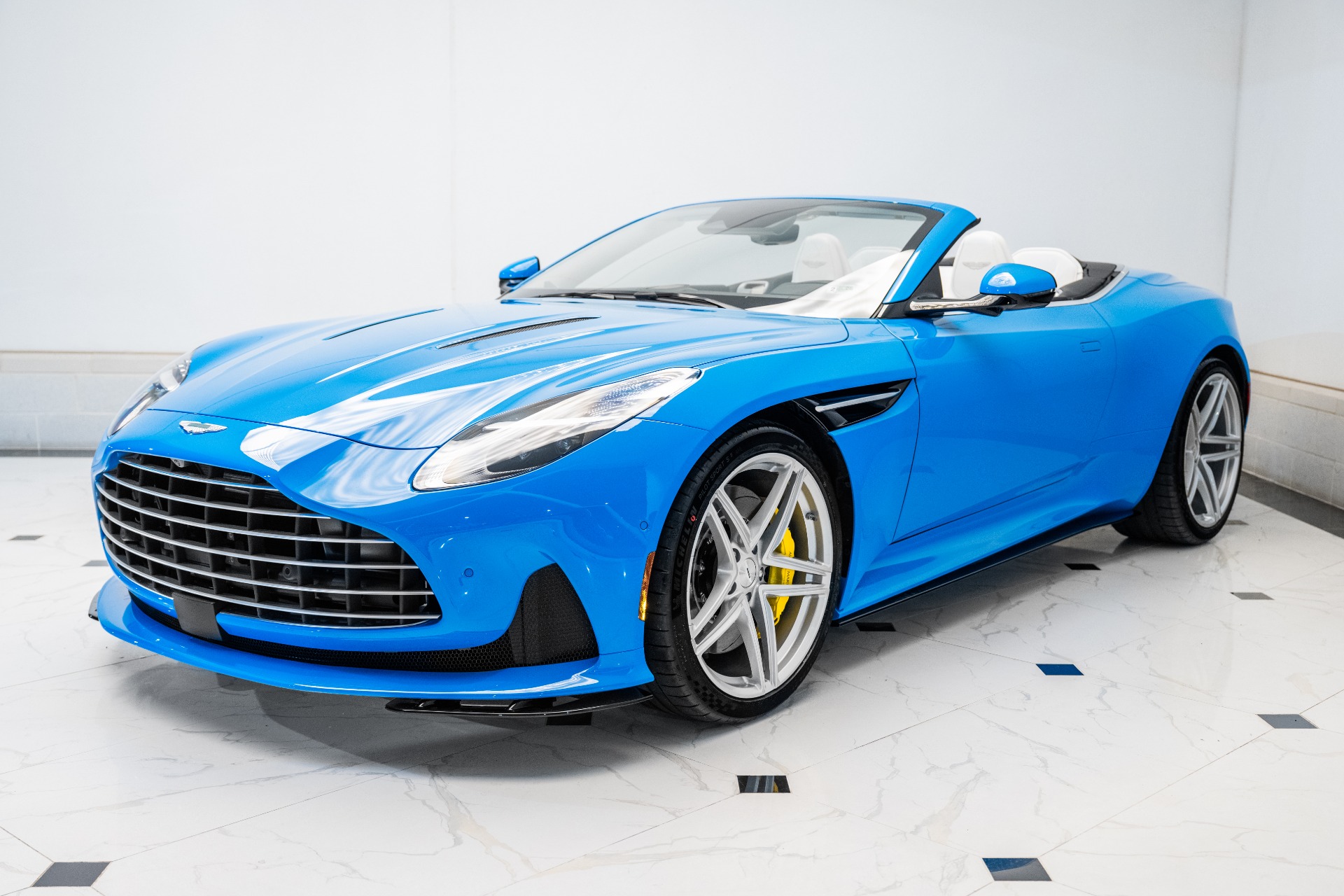 2025 Aston Martin DB12 AM5 photo 37