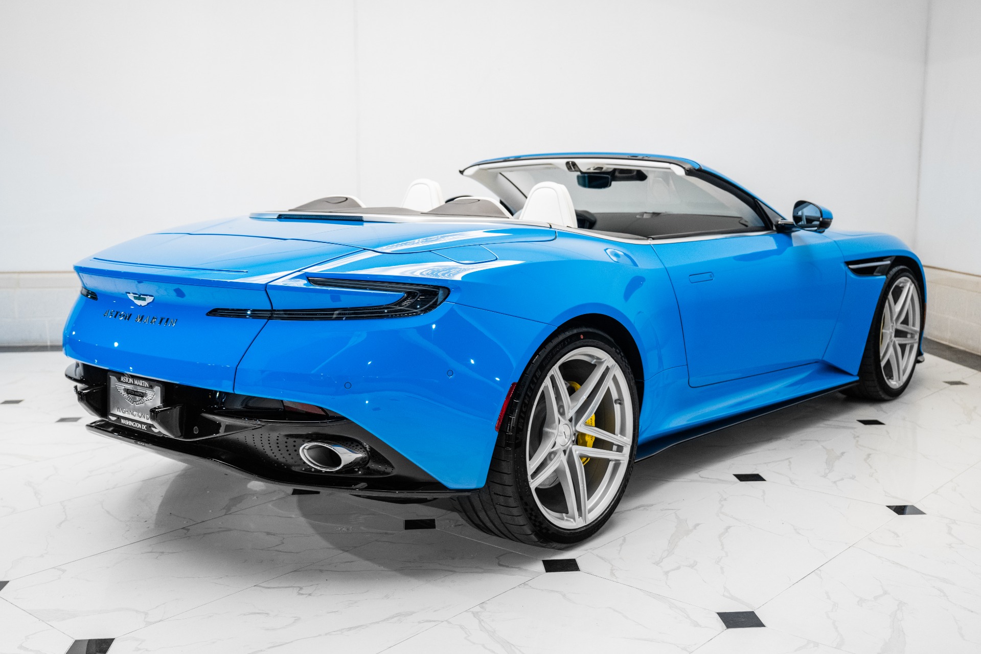 2025 Aston Martin DB12 AM5 photo 40