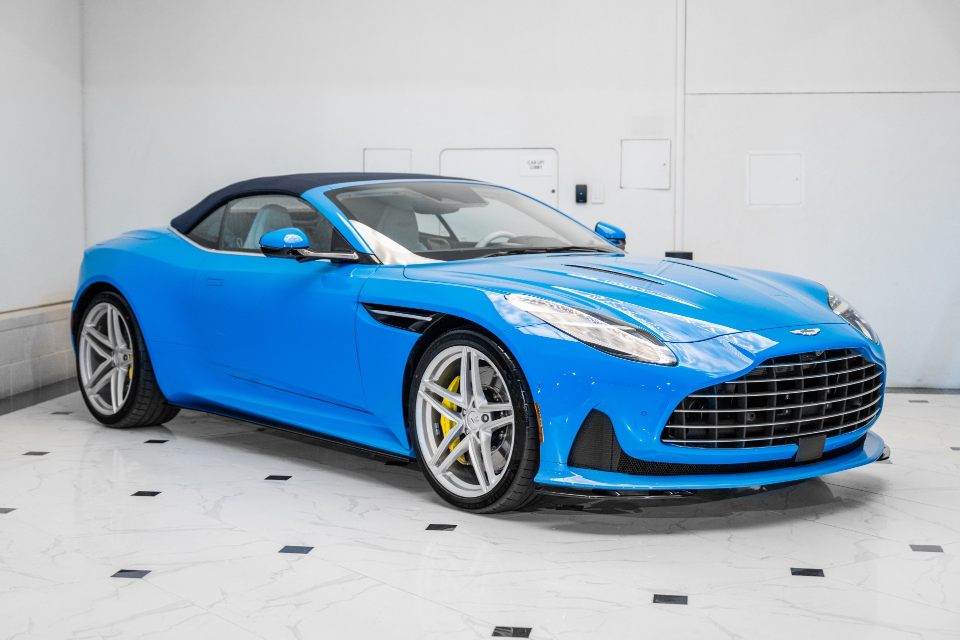 2025 Aston Martin DB12 AM5 photo 41