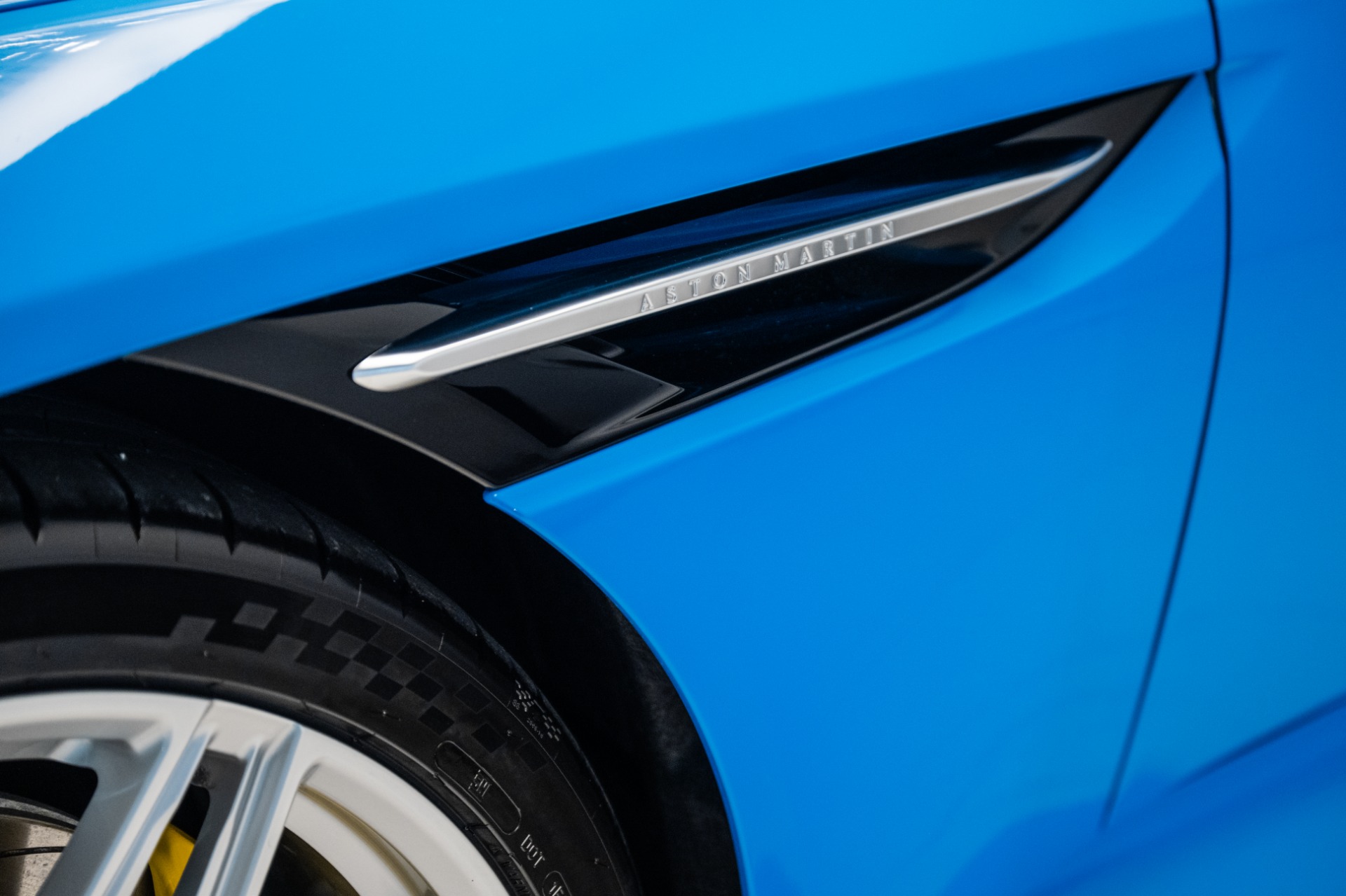 2025 Aston Martin DB12 AM5 photo 43