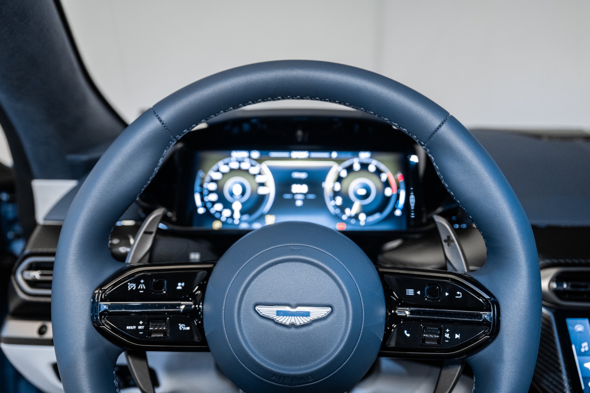 2025 Aston Martin Vantage AM6 photo 9