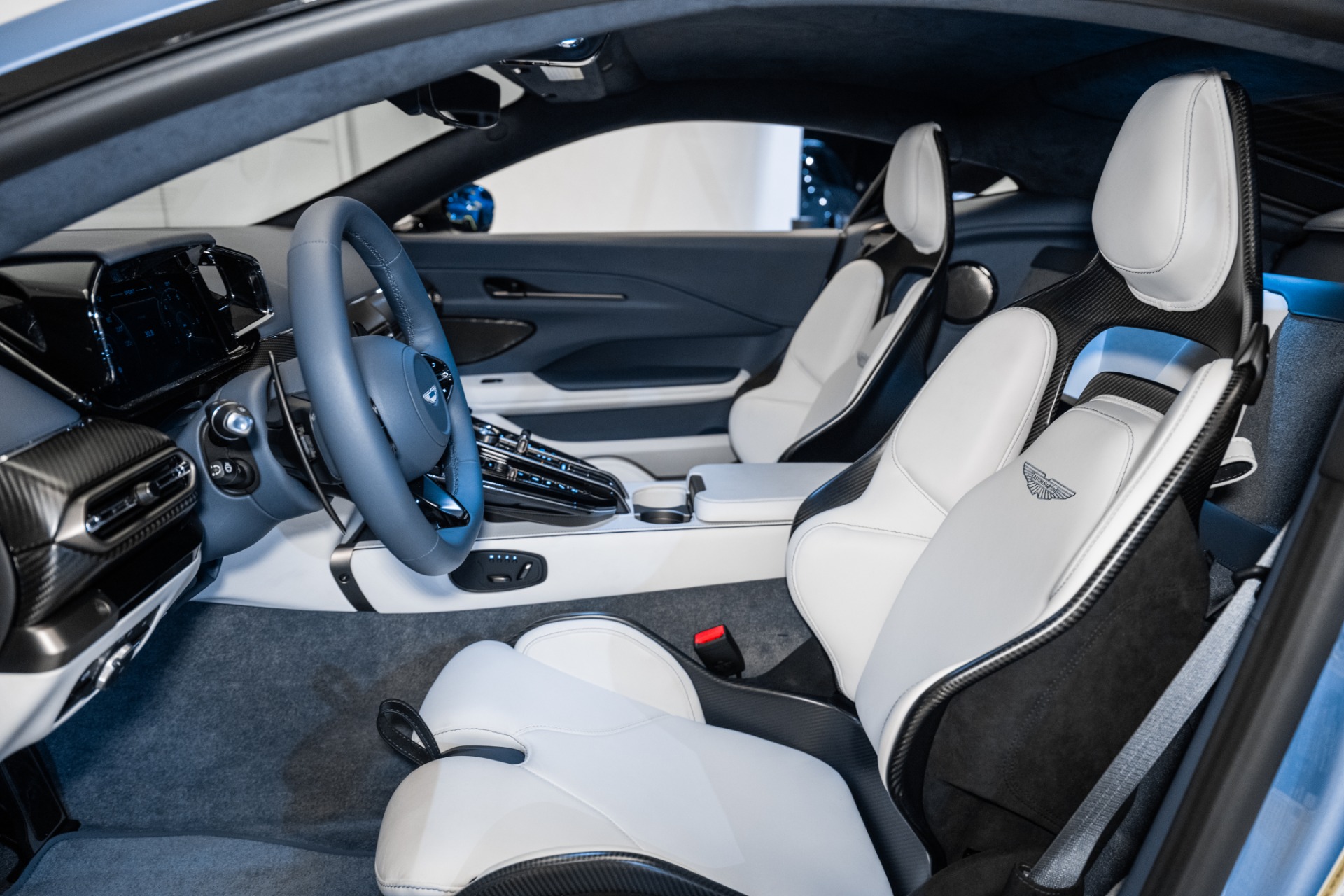 2025 Aston Martin Vantage AM6 photo 10