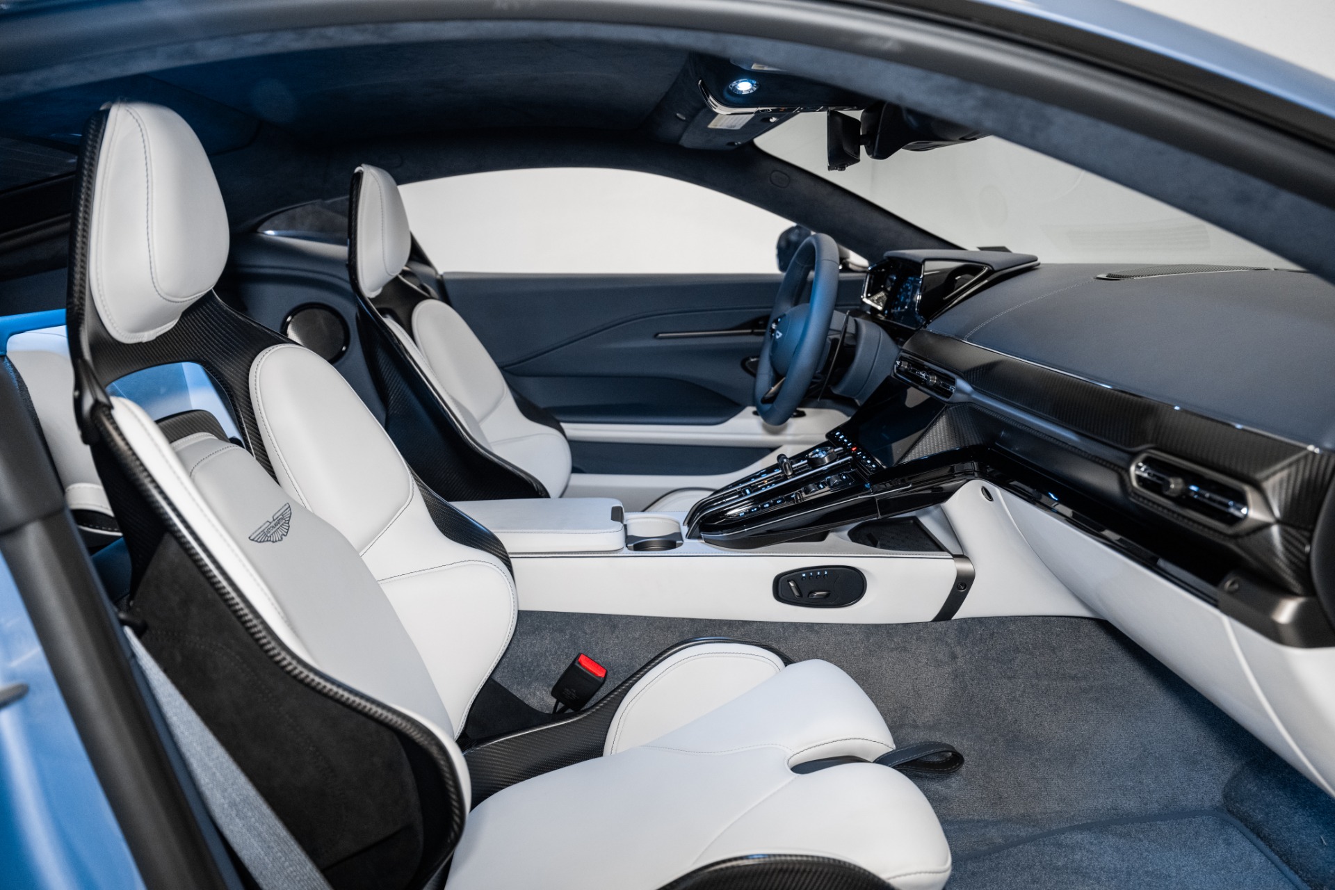 2025 Aston Martin Vantage AM6 photo 13