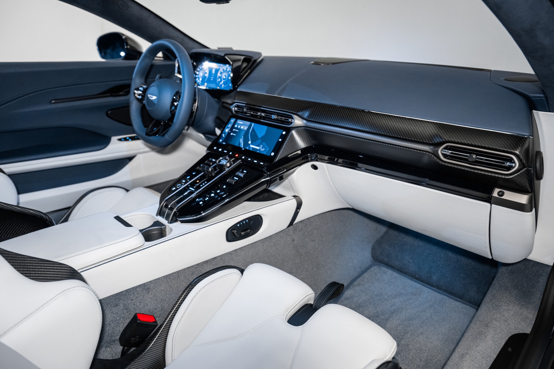 2025 Aston Martin Vantage AM6 photo 14