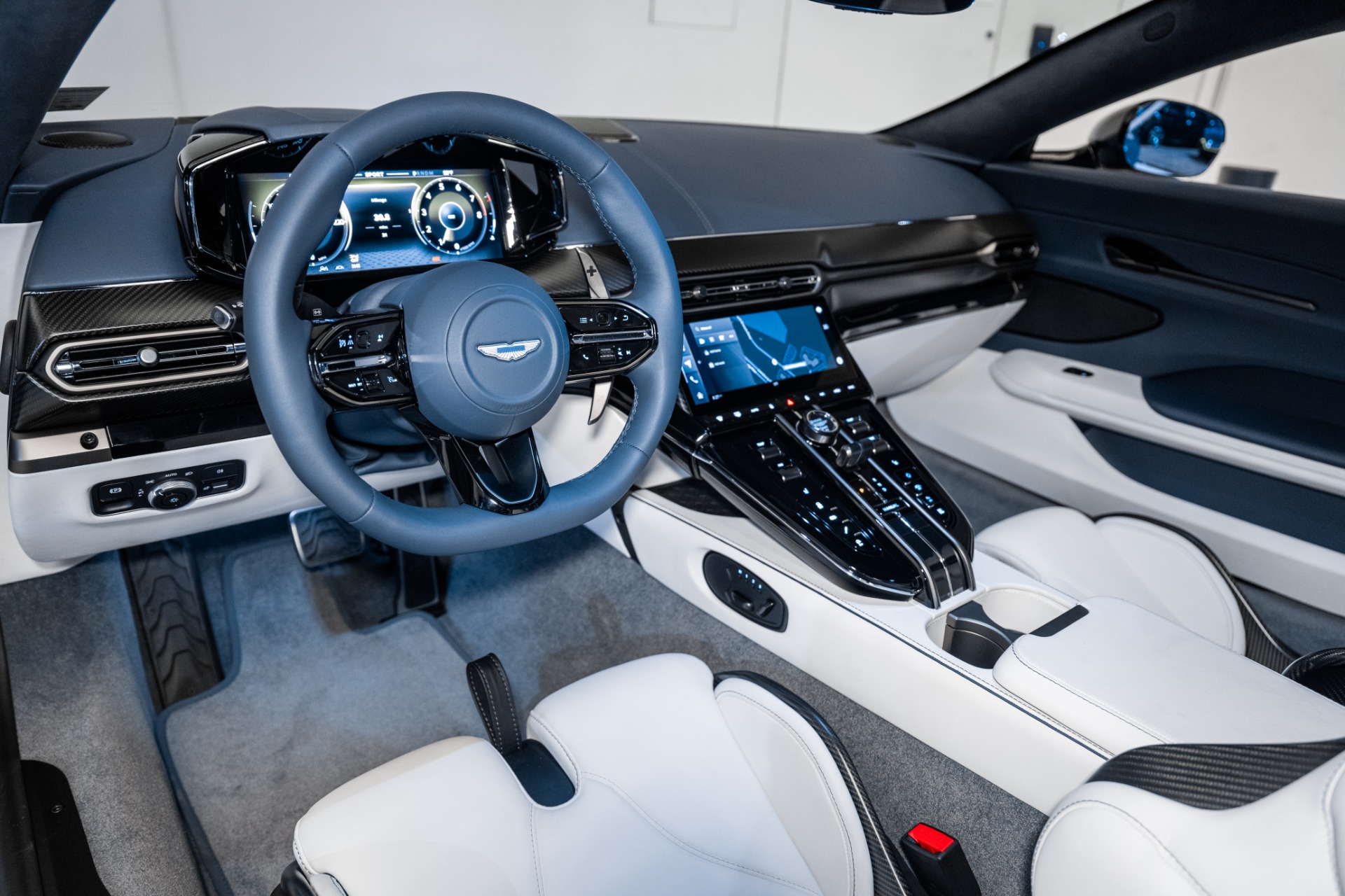 2025 Aston Martin Vantage AM6 photo 3