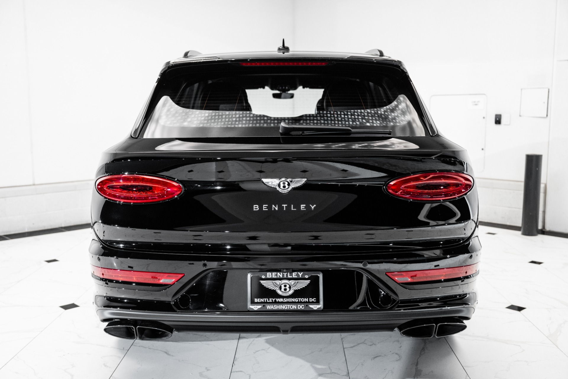 2025 Bentley Bentayga EWB Azure V8 photo 9