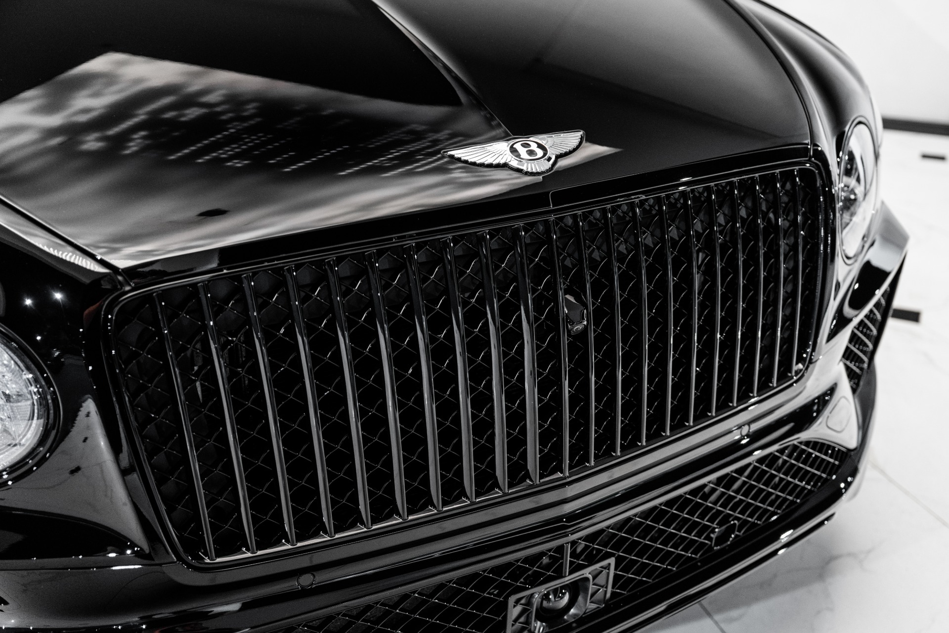 2025 Bentley Bentayga EWB Azure V8 photo 12