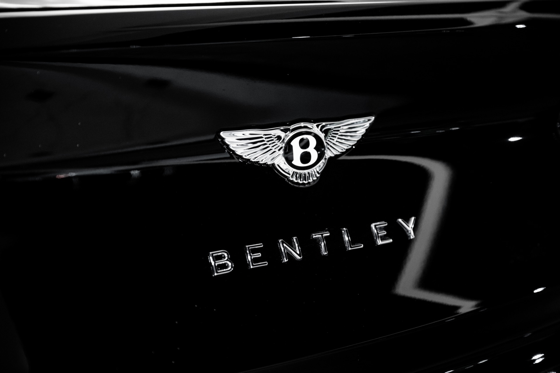 2025 Bentley Bentayga EWB Azure V8 photo 13