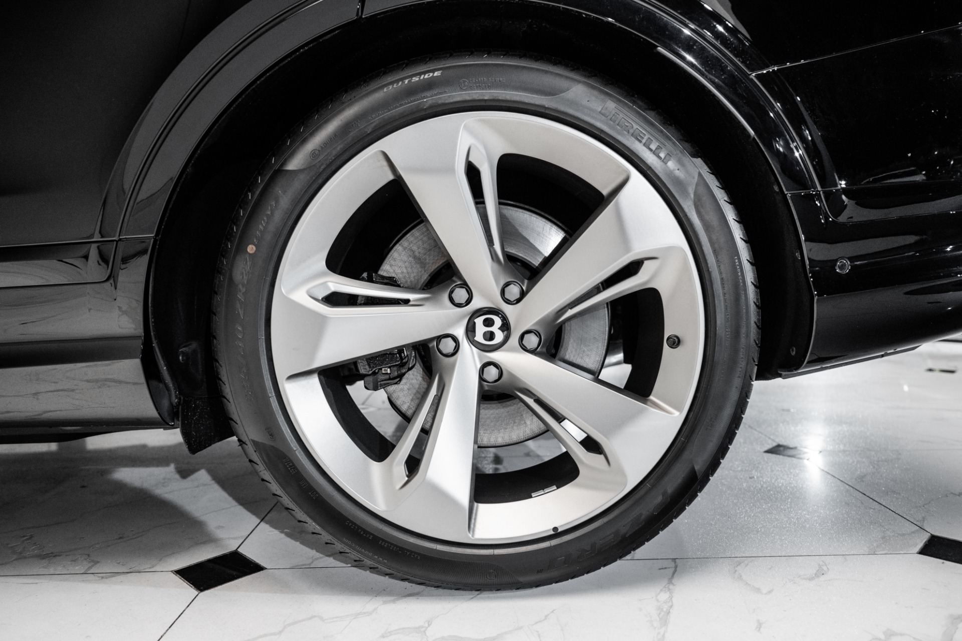 2025 Bentley Bentayga EWB Azure V8 photo 14