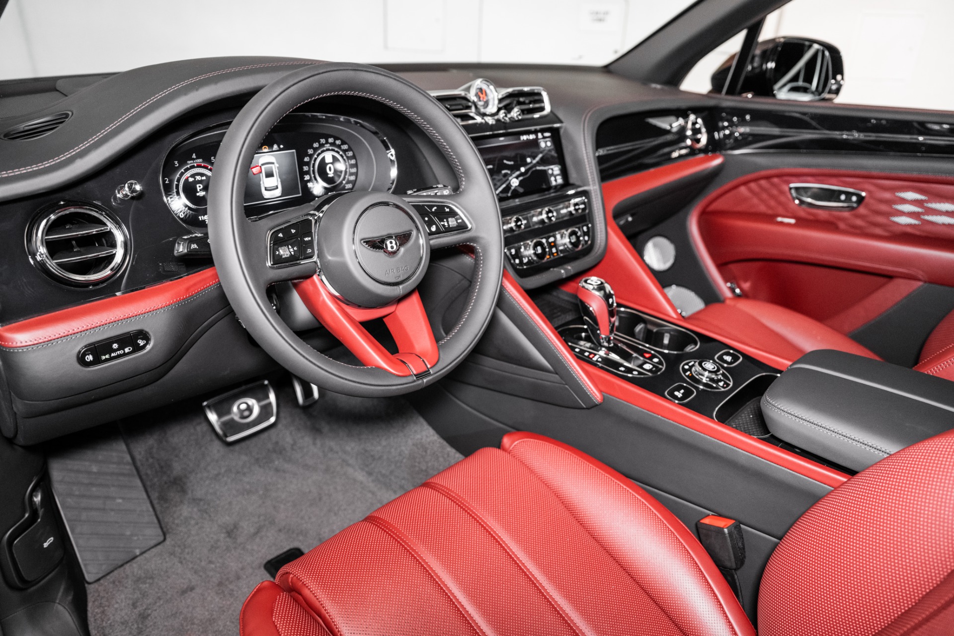 2025 Bentley Bentayga EWB Azure V8 photo 18