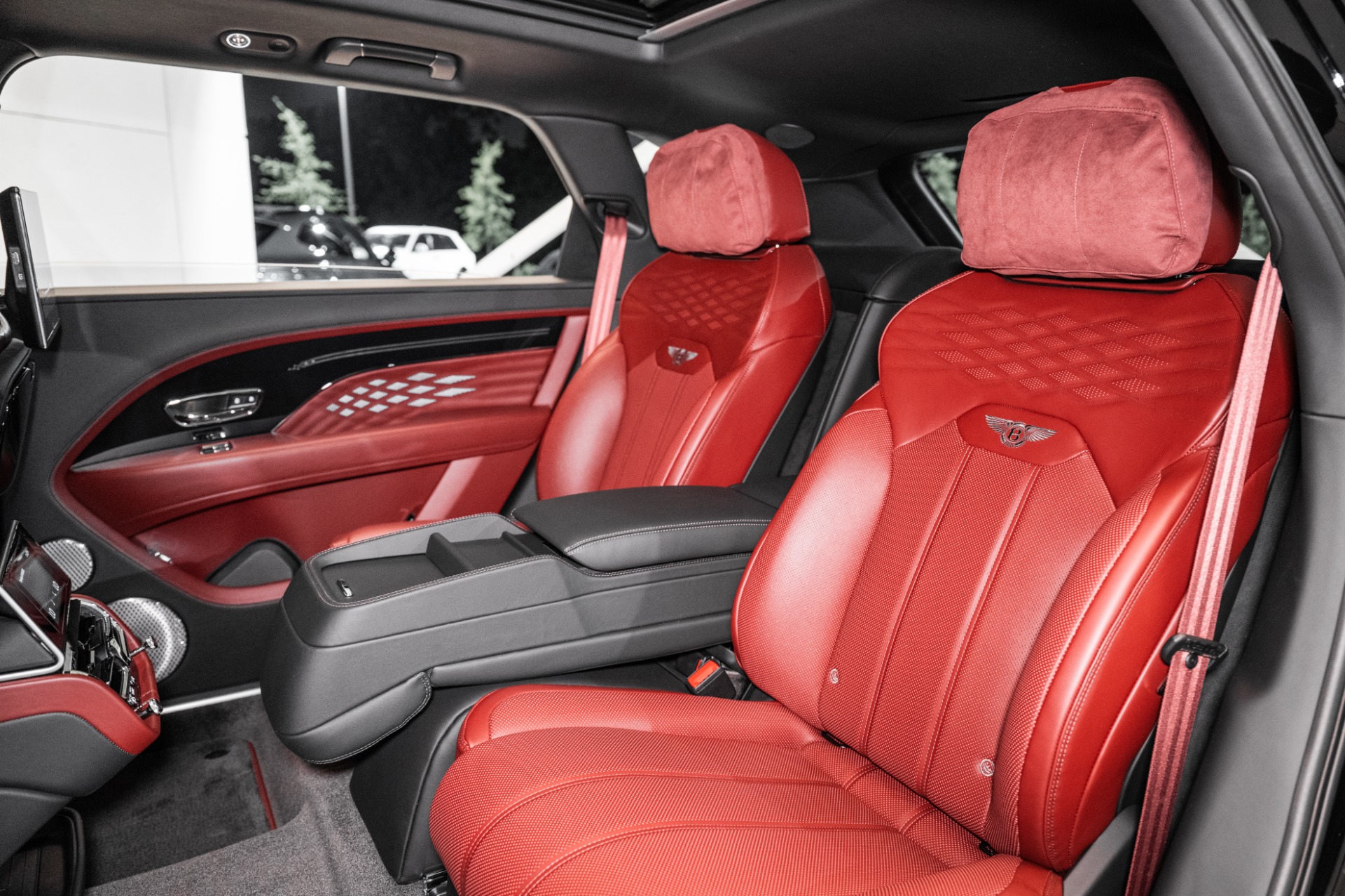 2025 Bentley Bentayga EWB Azure V8 photo 22