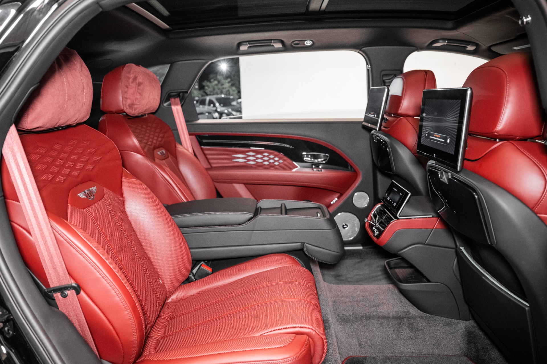 2025 Bentley Bentayga EWB Azure V8 photo 23