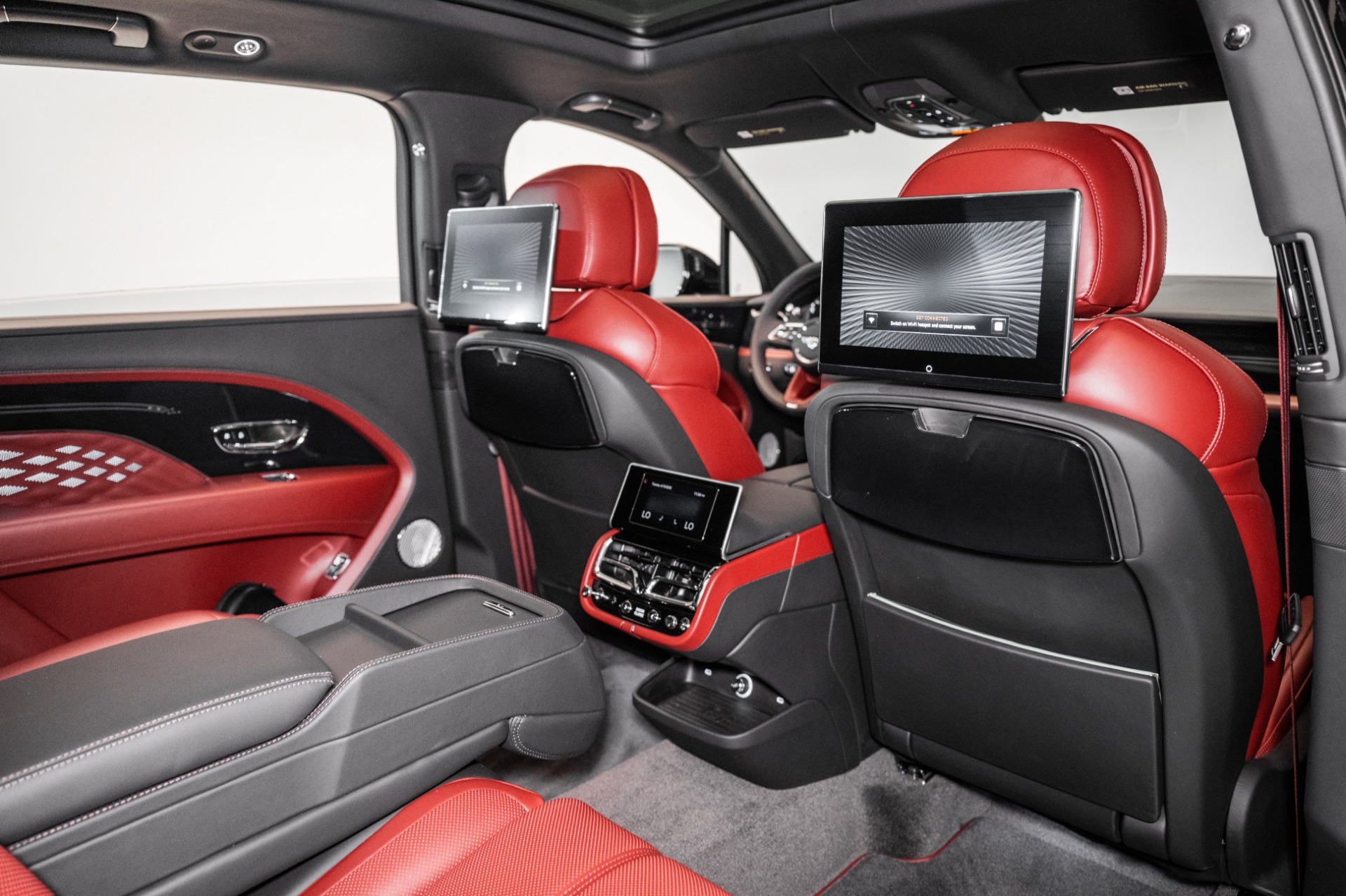 2025 Bentley Bentayga EWB Azure V8 photo 24