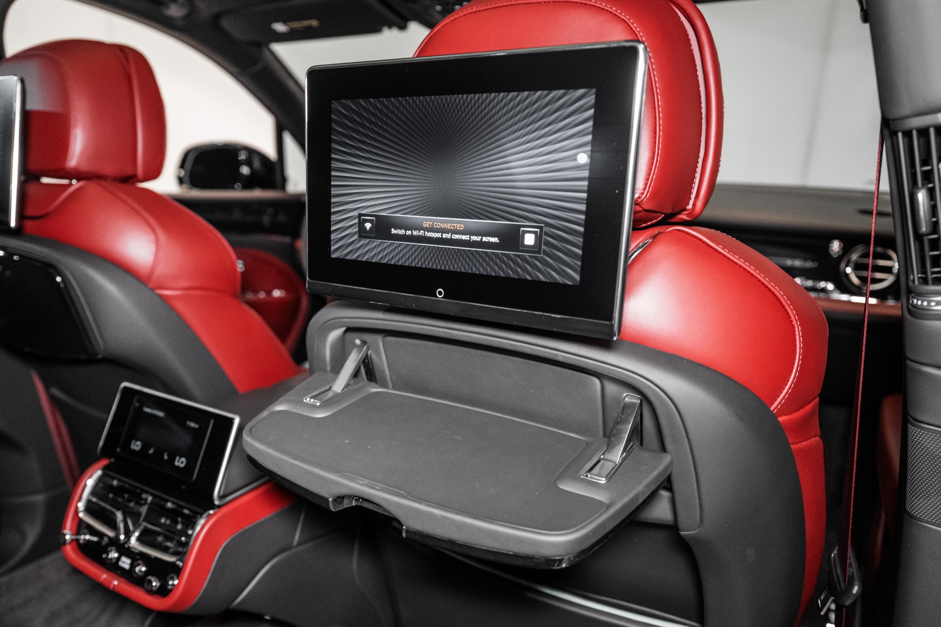 2025 Bentley Bentayga EWB Azure V8 photo 25