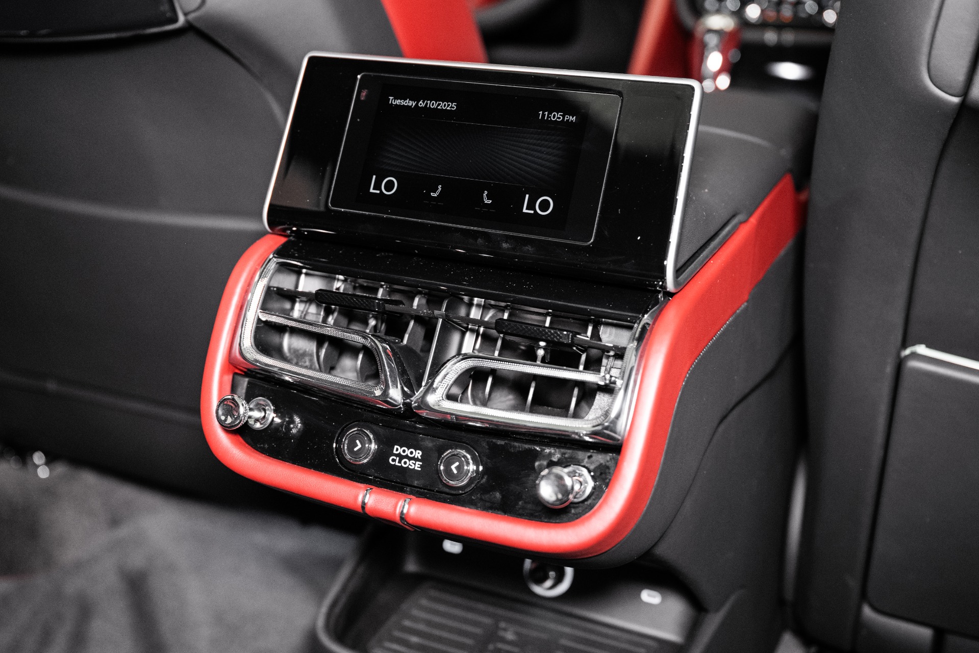 2025 Bentley Bentayga EWB Azure V8 photo 26