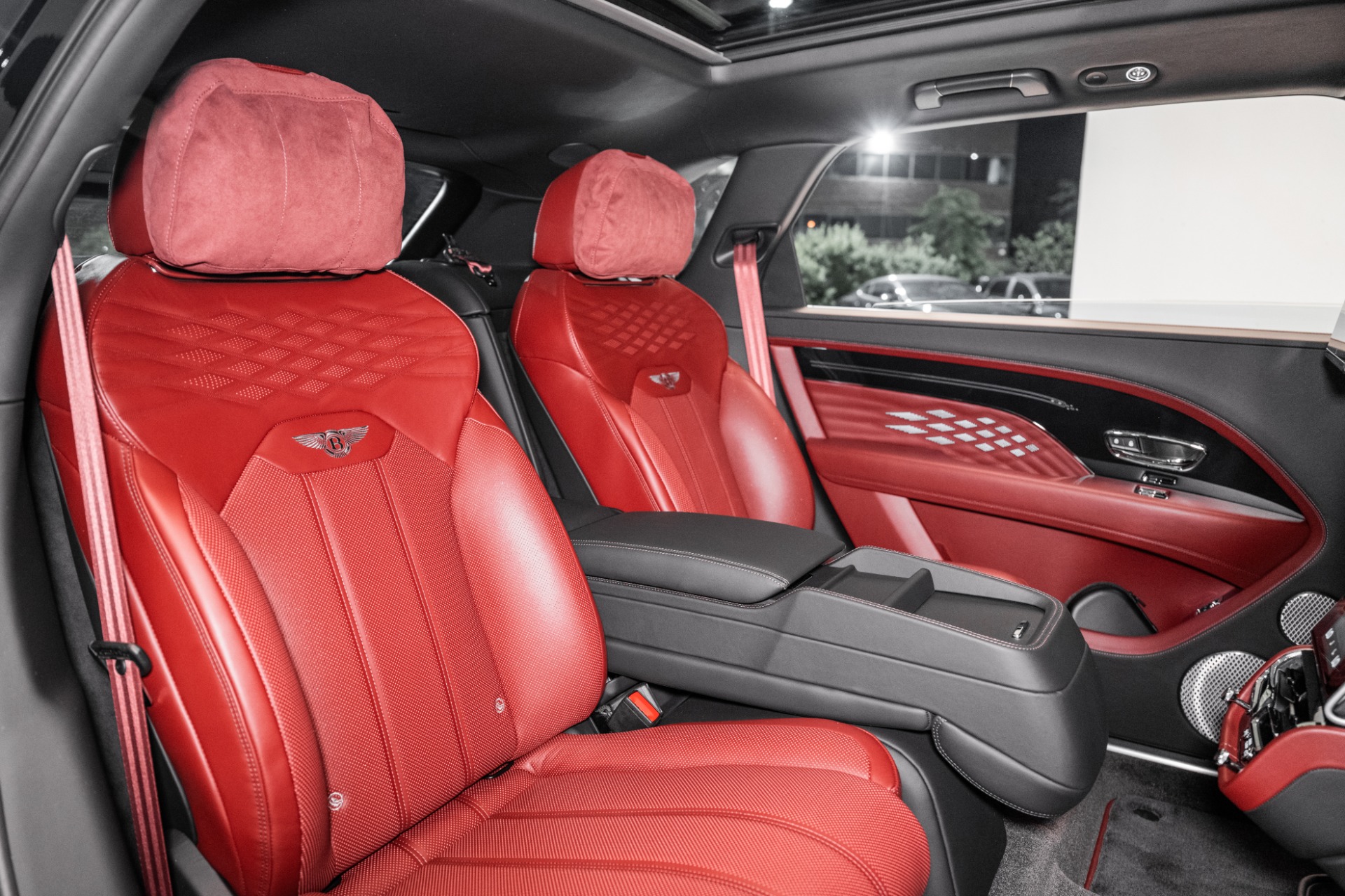 2025 Bentley Bentayga EWB Azure V8 photo 27