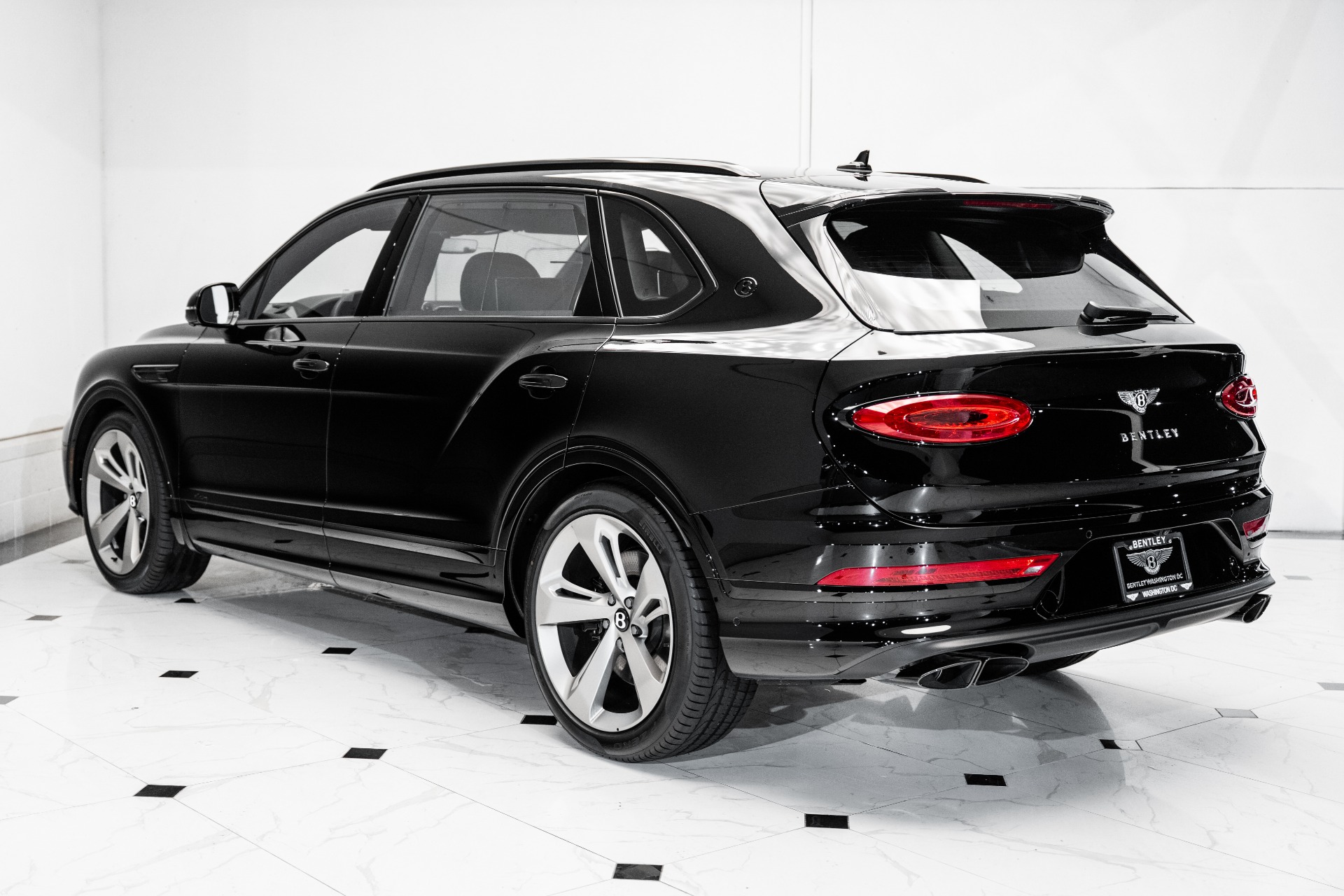 2025 Bentley Bentayga EWB Azure V8 photo 2