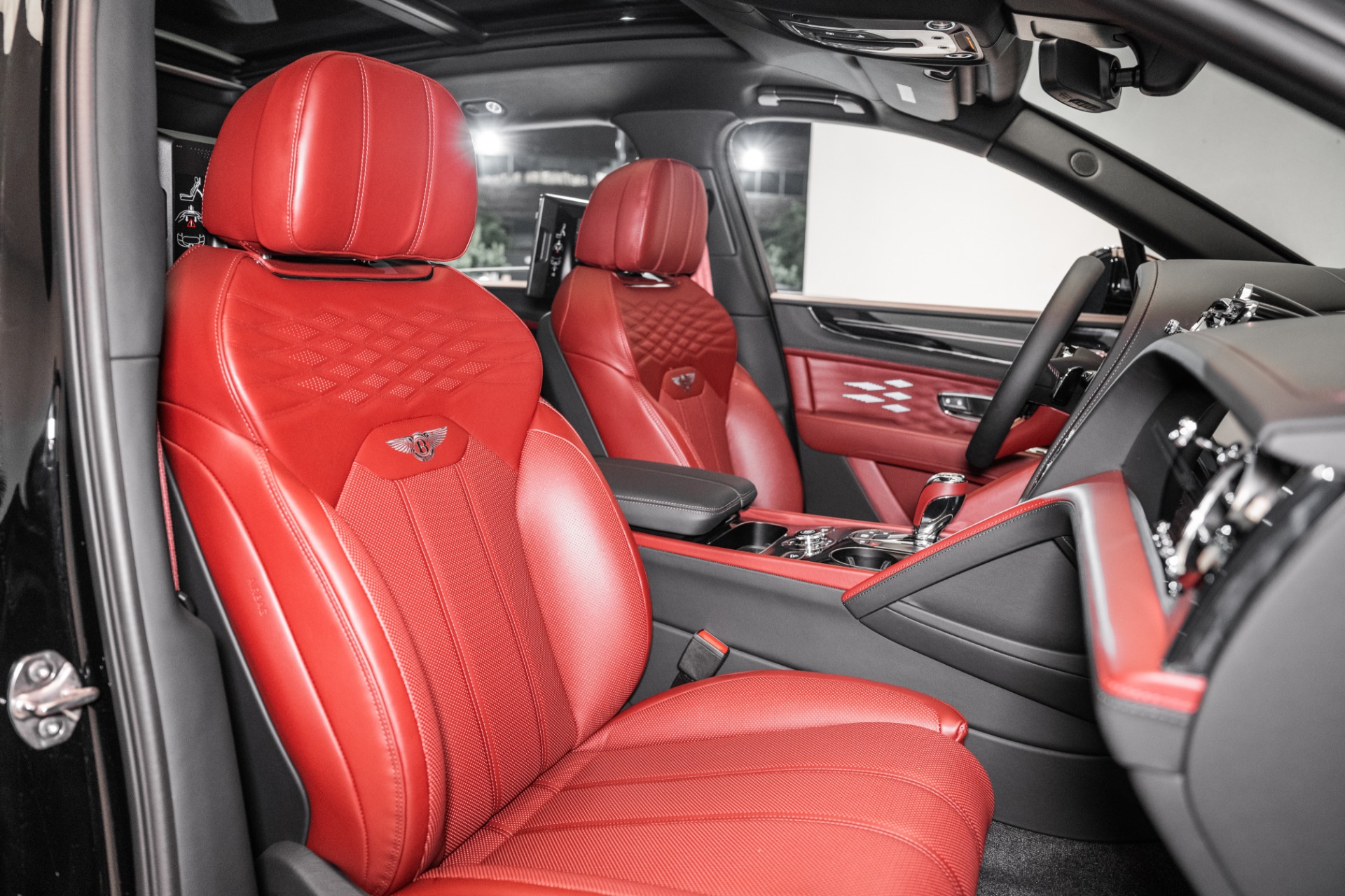 2025 Bentley Bentayga EWB Azure V8 photo 29