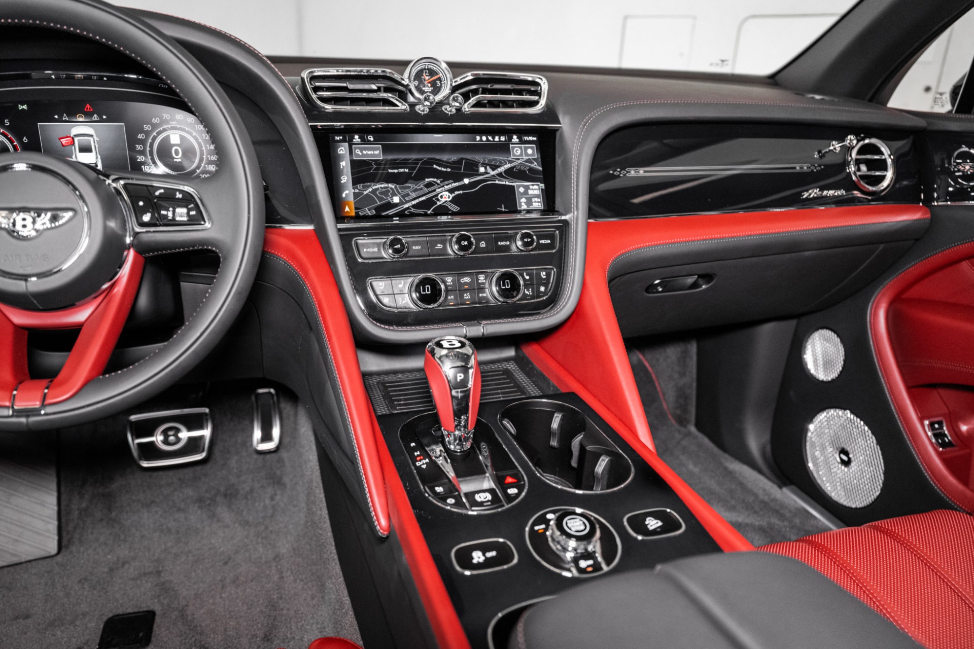 2025 Bentley Bentayga EWB Azure V8 photo 34