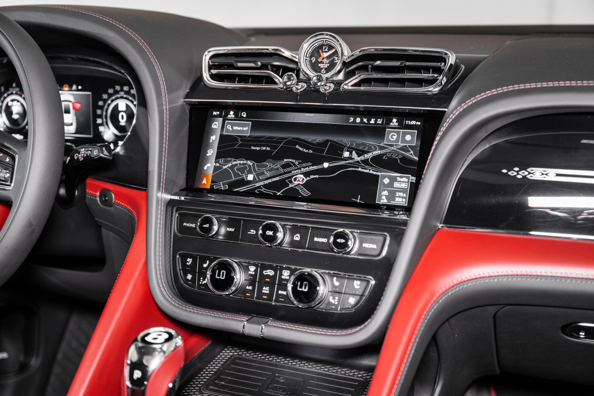 2025 Bentley Bentayga EWB Azure V8 photo 36