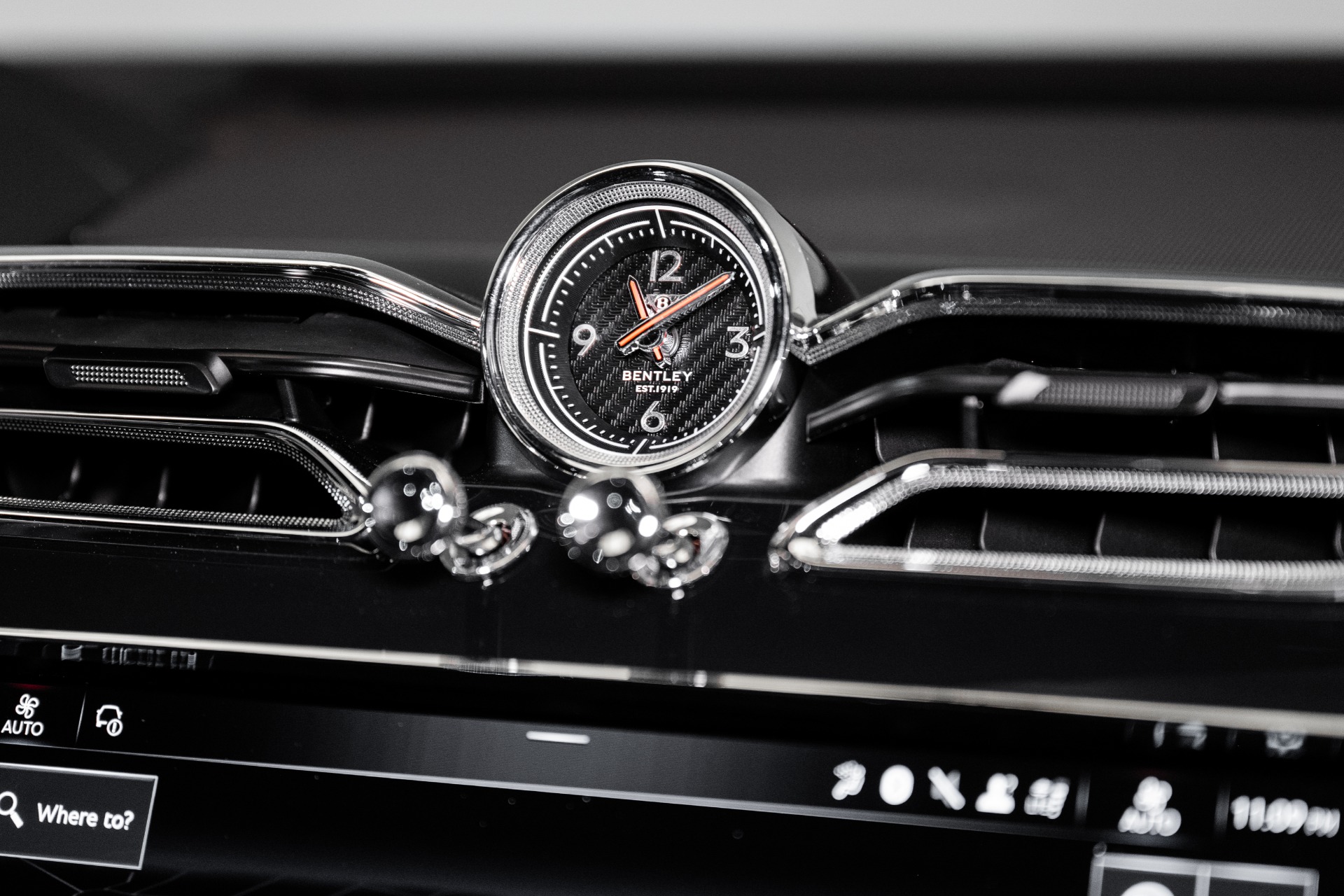 2025 Bentley Bentayga EWB Azure V8 photo 39