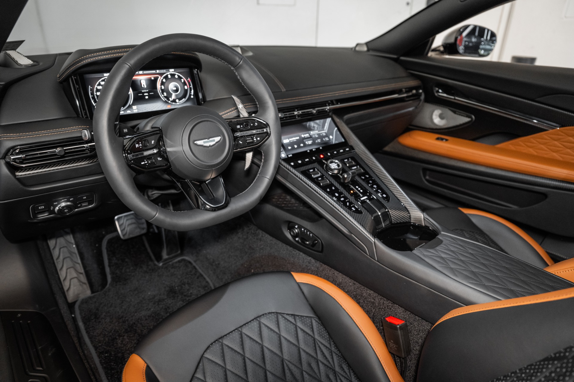 2025 Aston Martin DB12 AM5 photo 3
