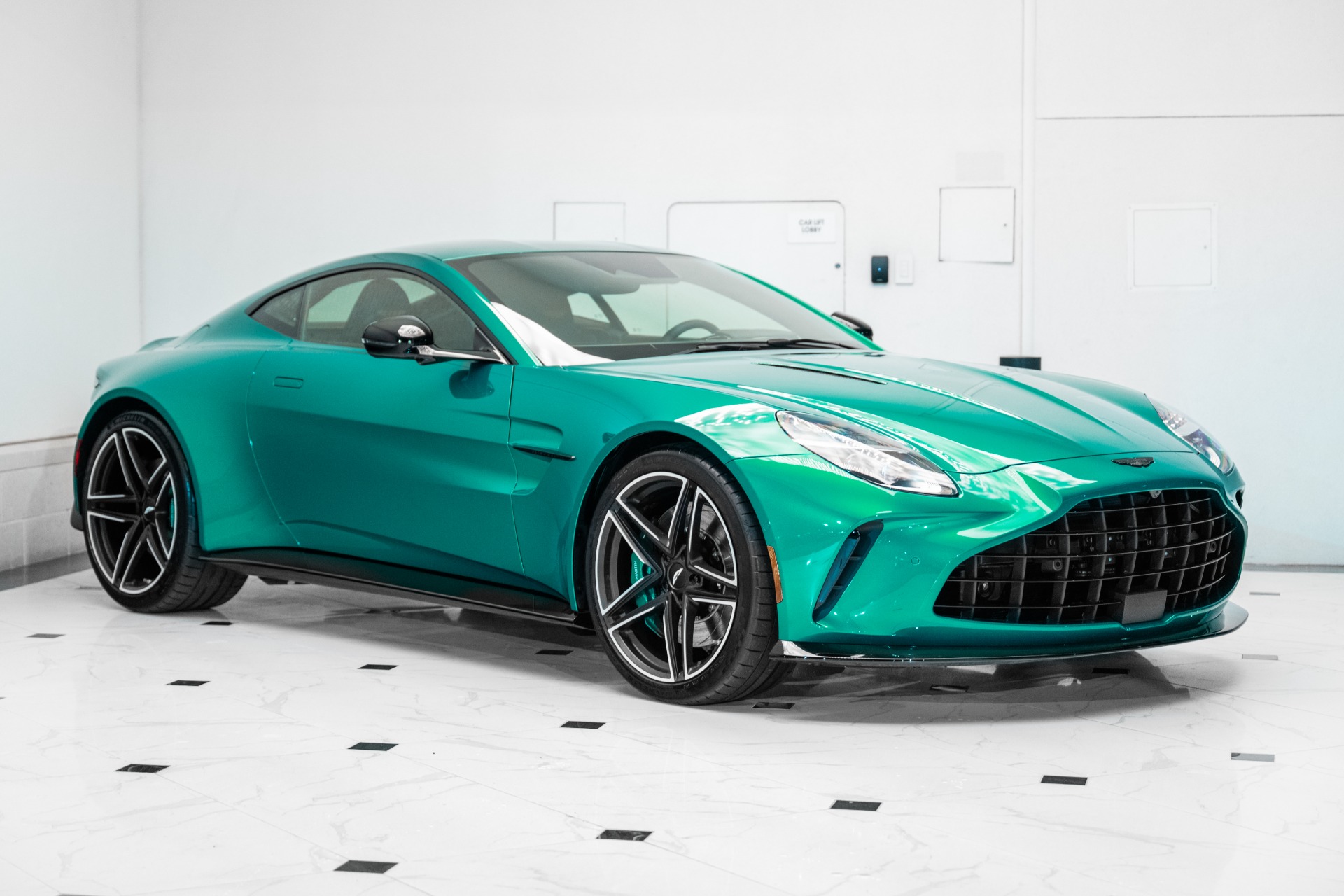 New-2025-Aston-Martin-Vantage-