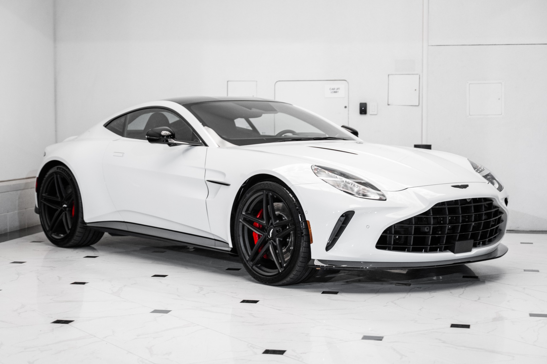 New-2025-Aston-Martin-Vantage-