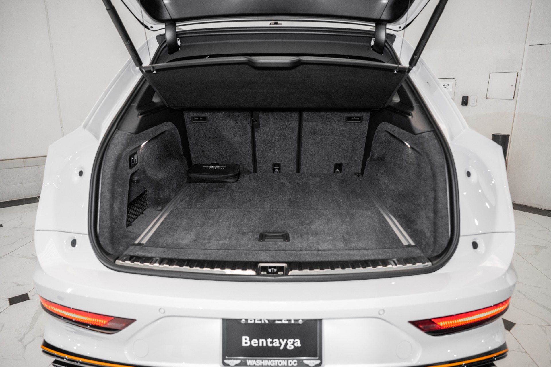 2025 Bentley Bentayga S photo 10