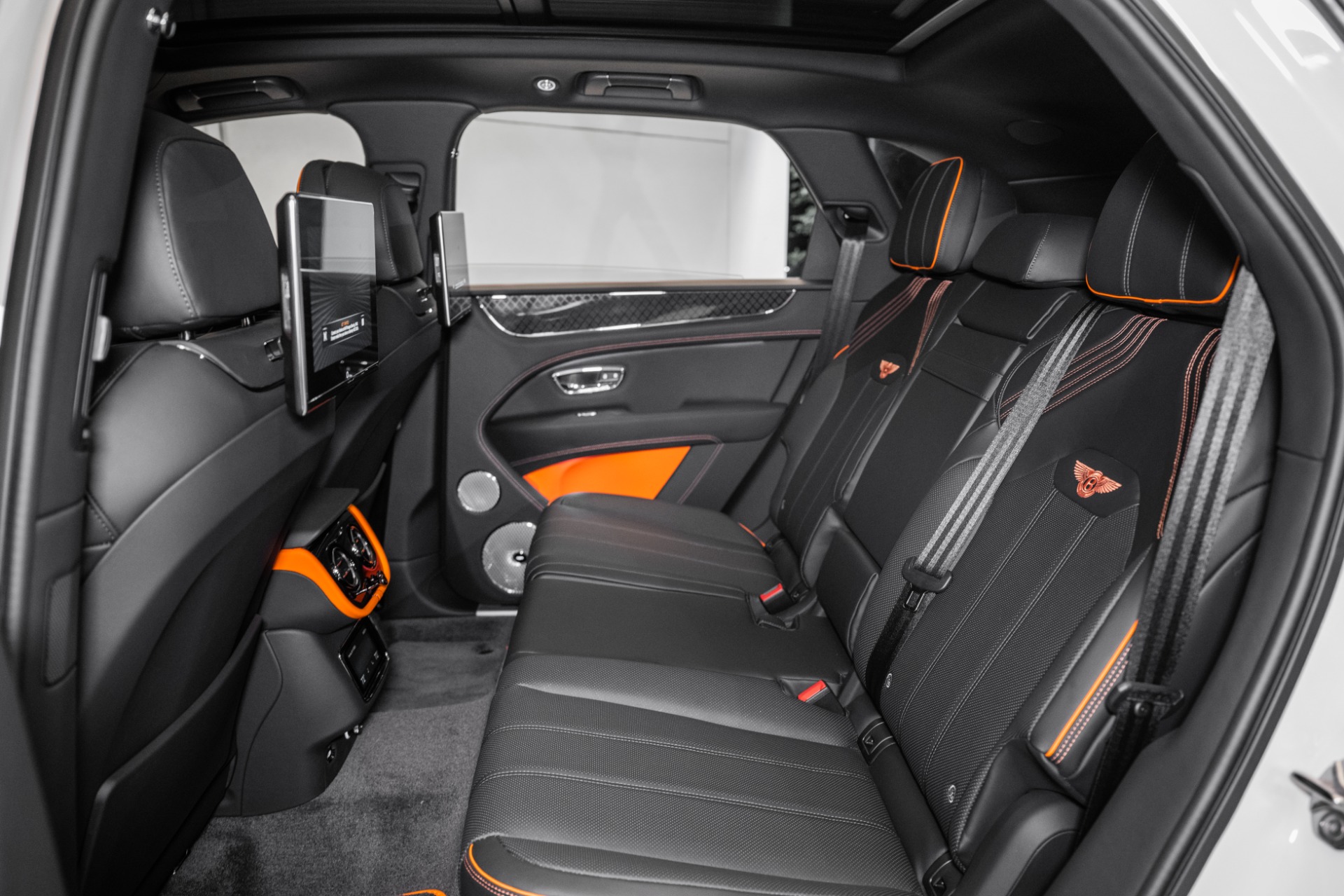 2025 Bentley Bentayga S photo 19