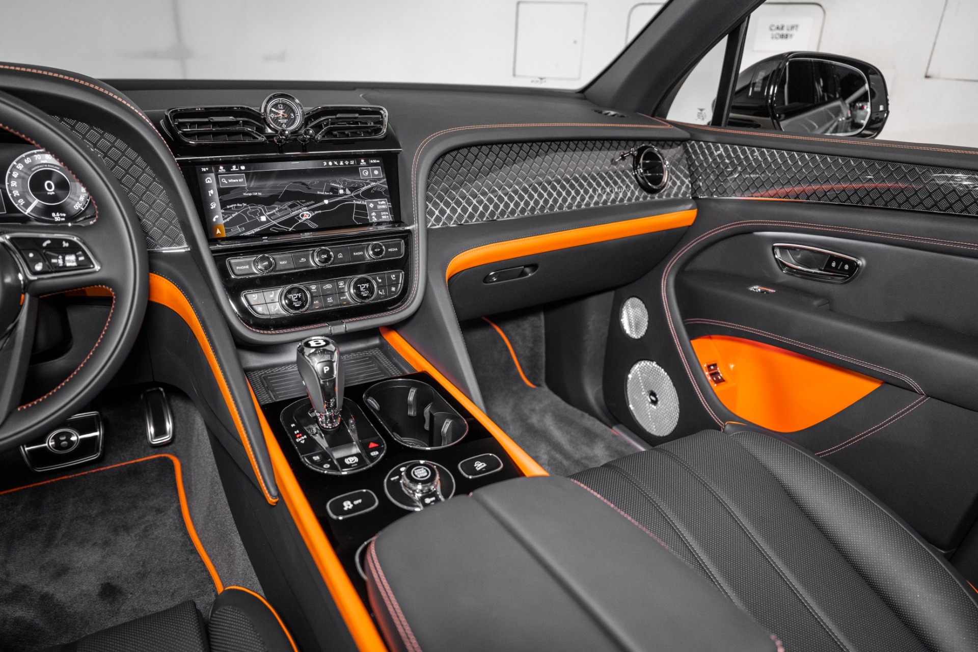 2025 Bentley Bentayga S photo 29