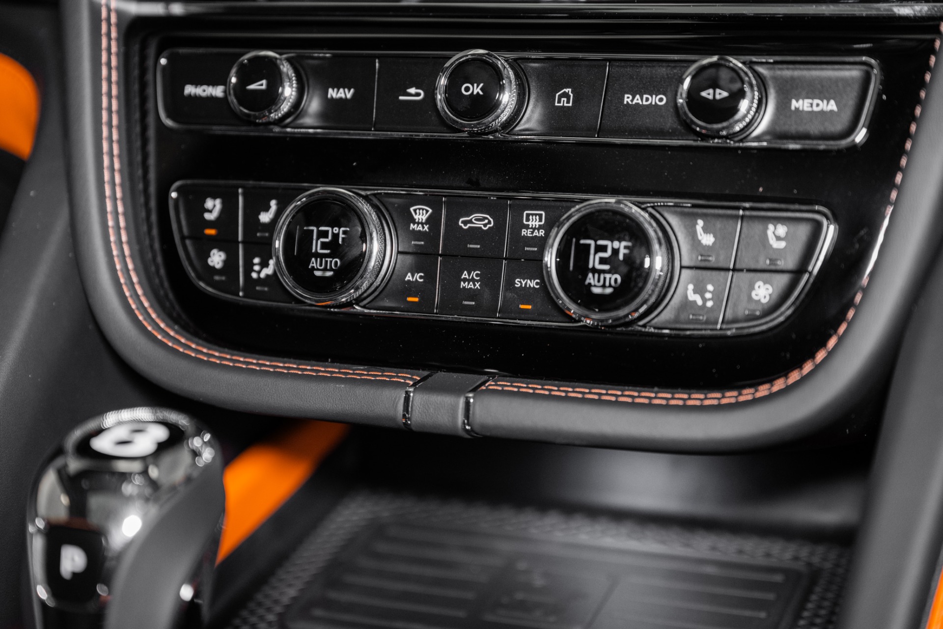 2025 Bentley Bentayga S photo 40
