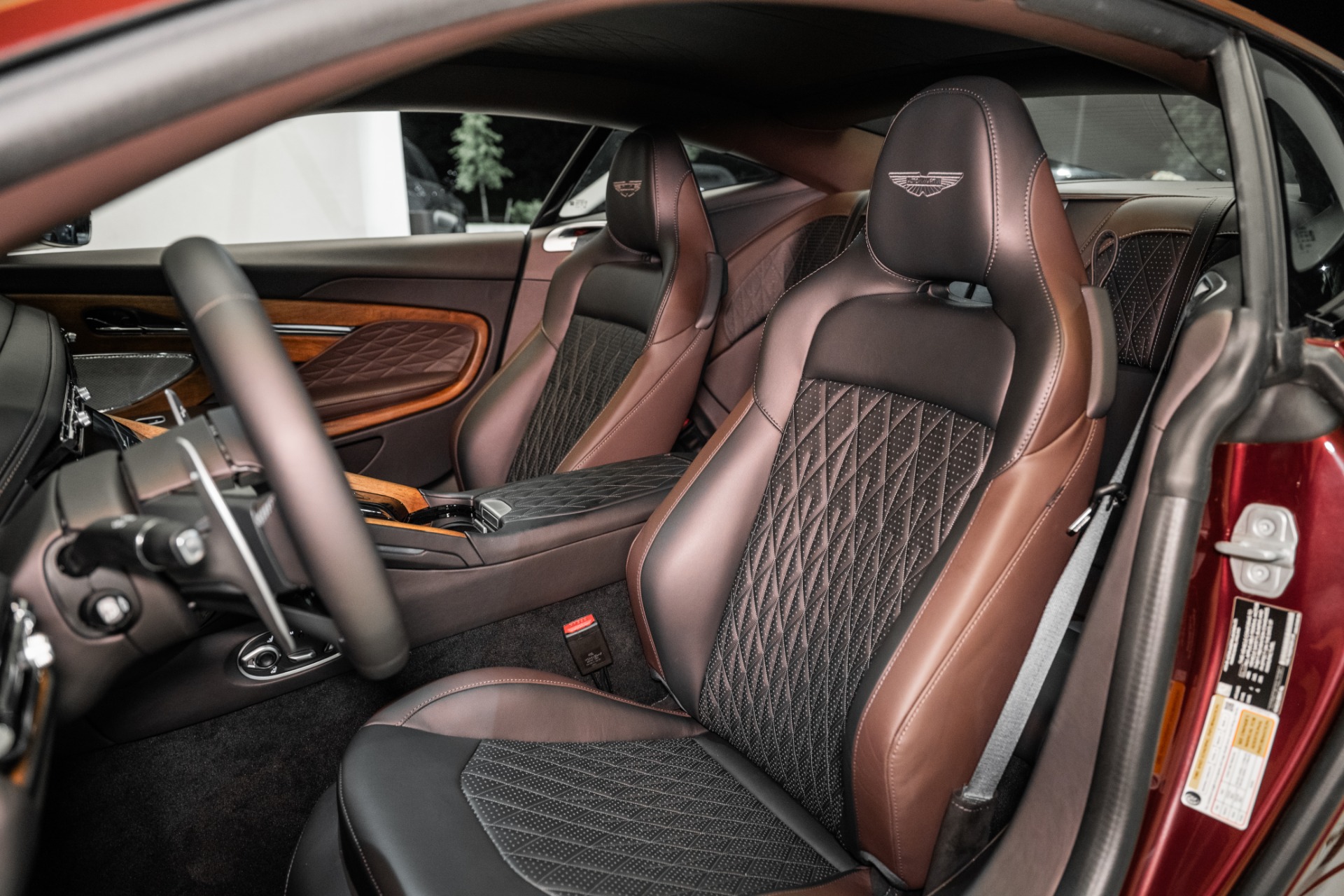 2025 Aston Martin DB12 AM5 photo 11