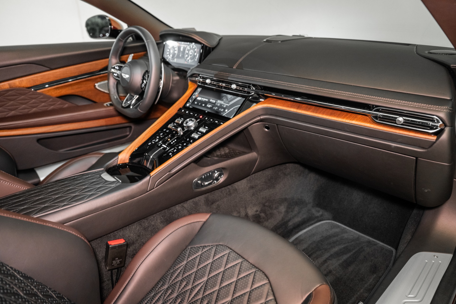 2025 Aston Martin DB12 AM5 photo 15